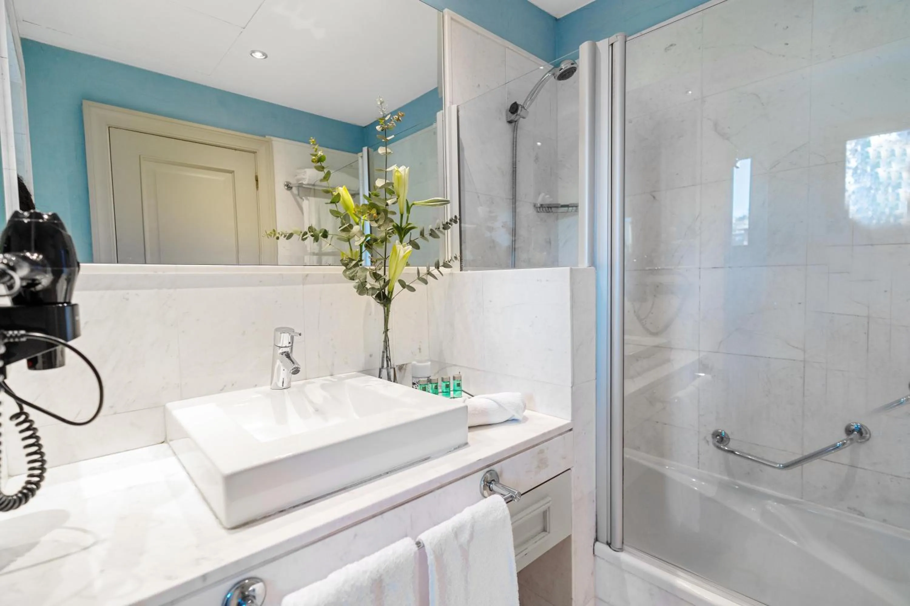 Bathroom in Hotel Blancafort Spa Termal