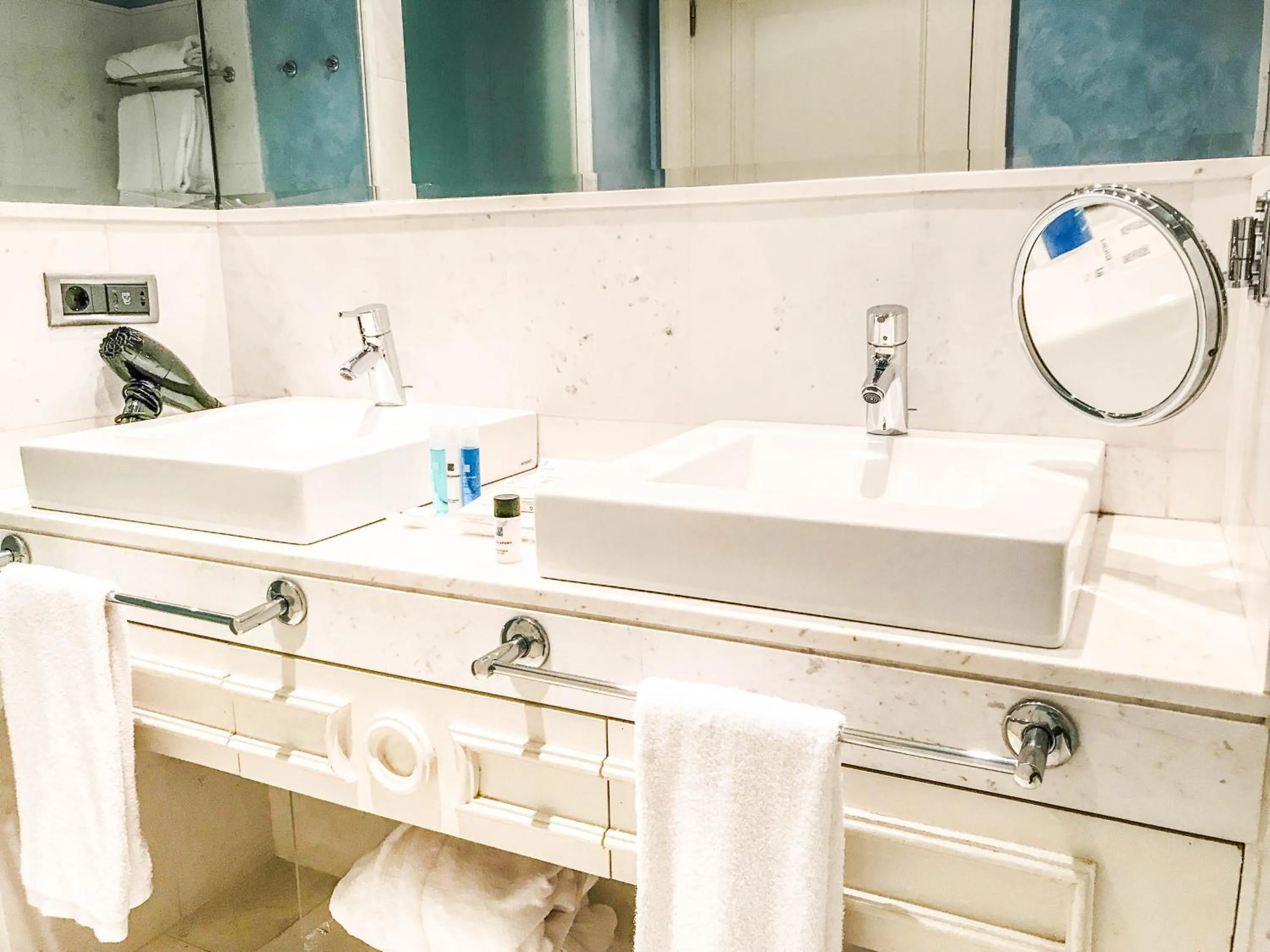 Bathroom in Hotel Blancafort Spa Termal