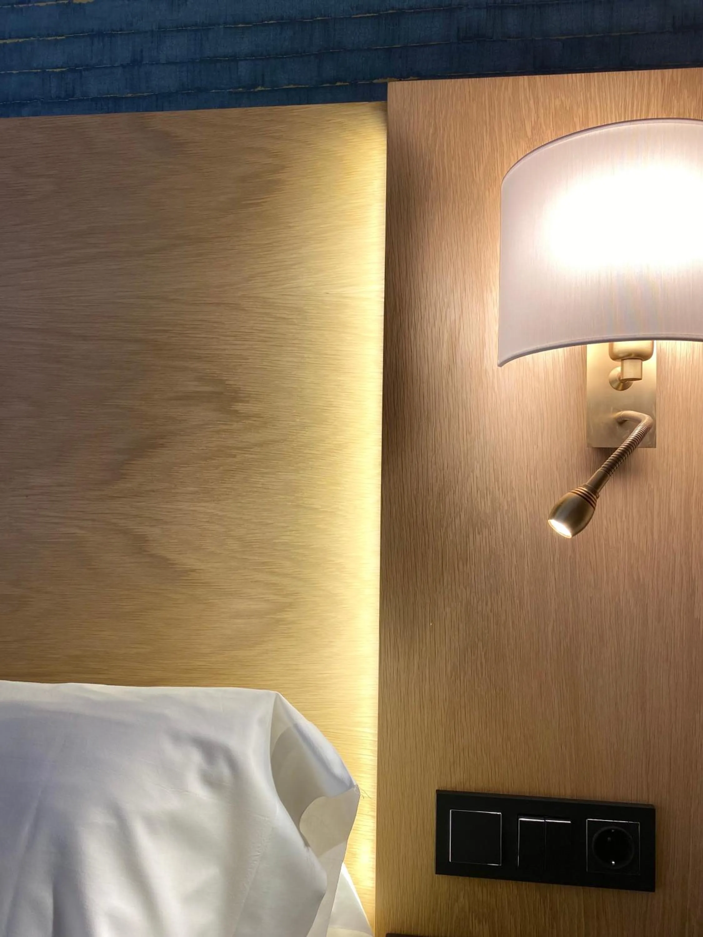 Photo of the whole room, Bed in Hotel Zentral Gijón Rey Pelayo