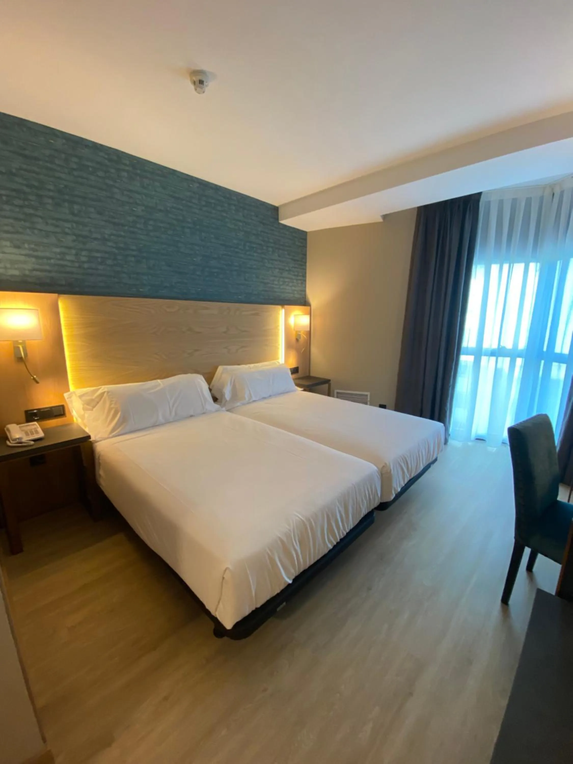 Bedroom, Bed in Hotel Zentral Gijón Rey Pelayo