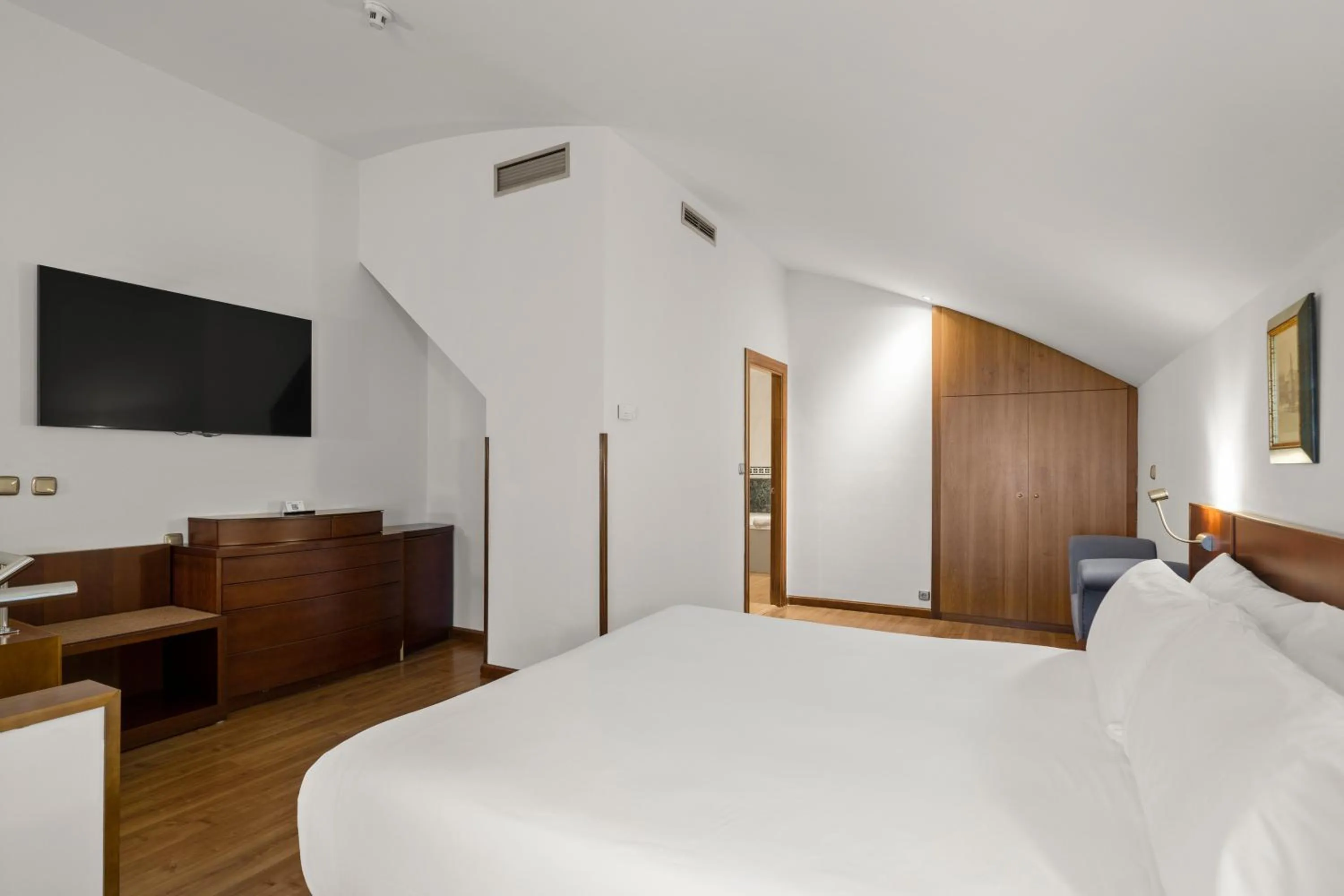 Bedroom, Bed in Hotel Zentral Gijón Rey Pelayo