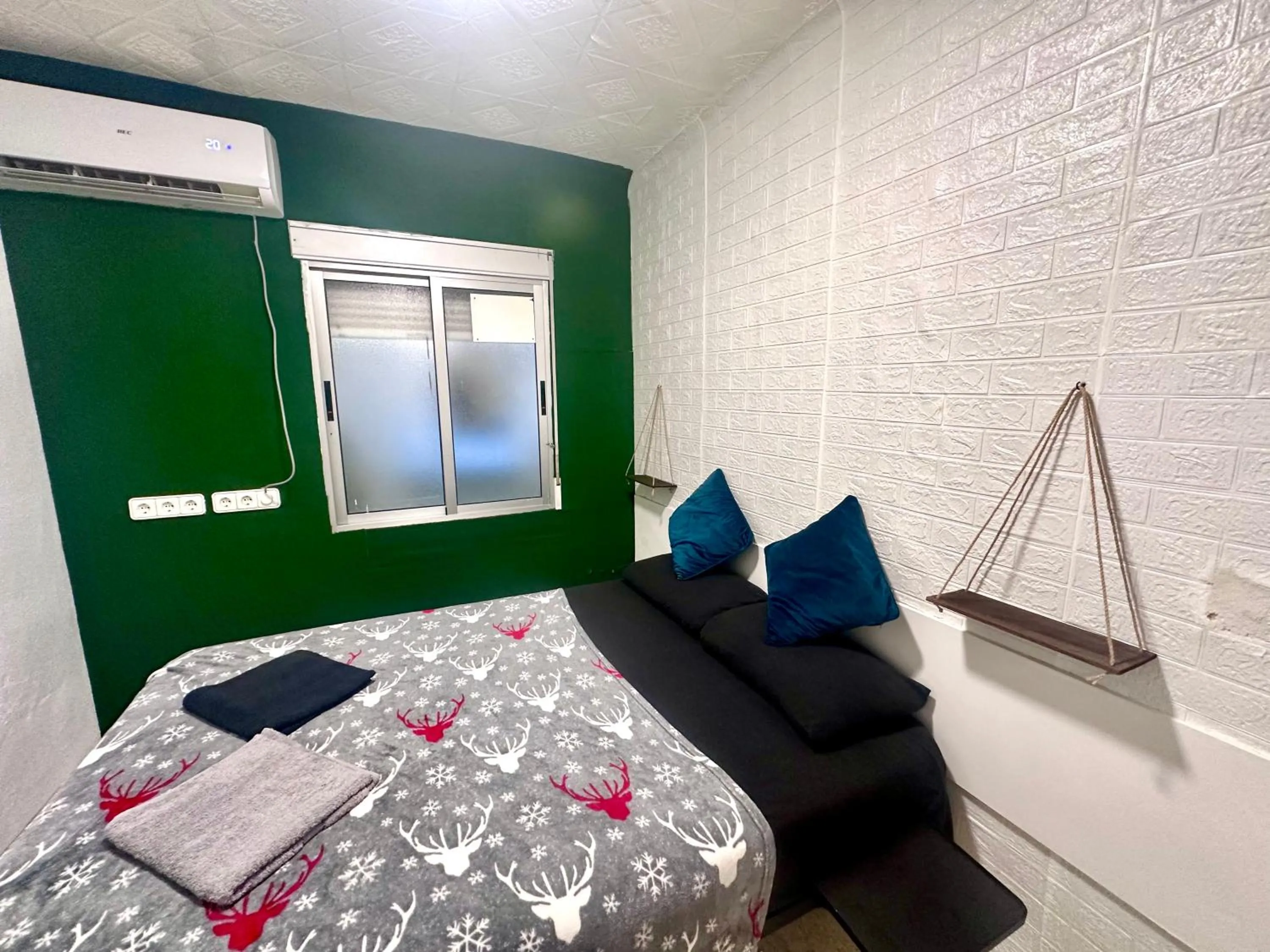 Bedroom, Bed in Las habitaciones en Alicante