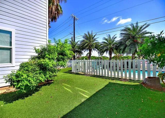 Property building in Beach Club 1