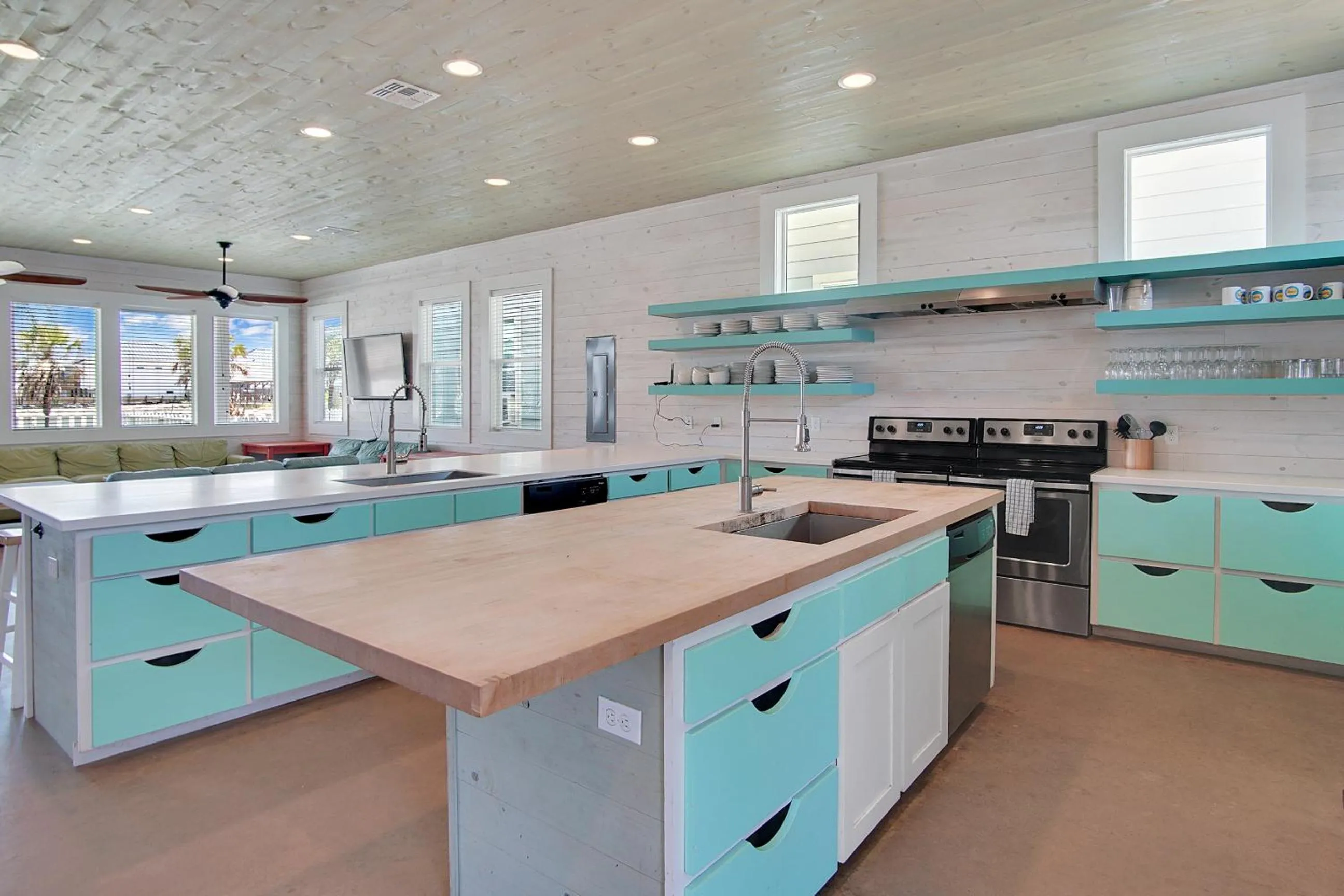 Property building in Beach Club 1