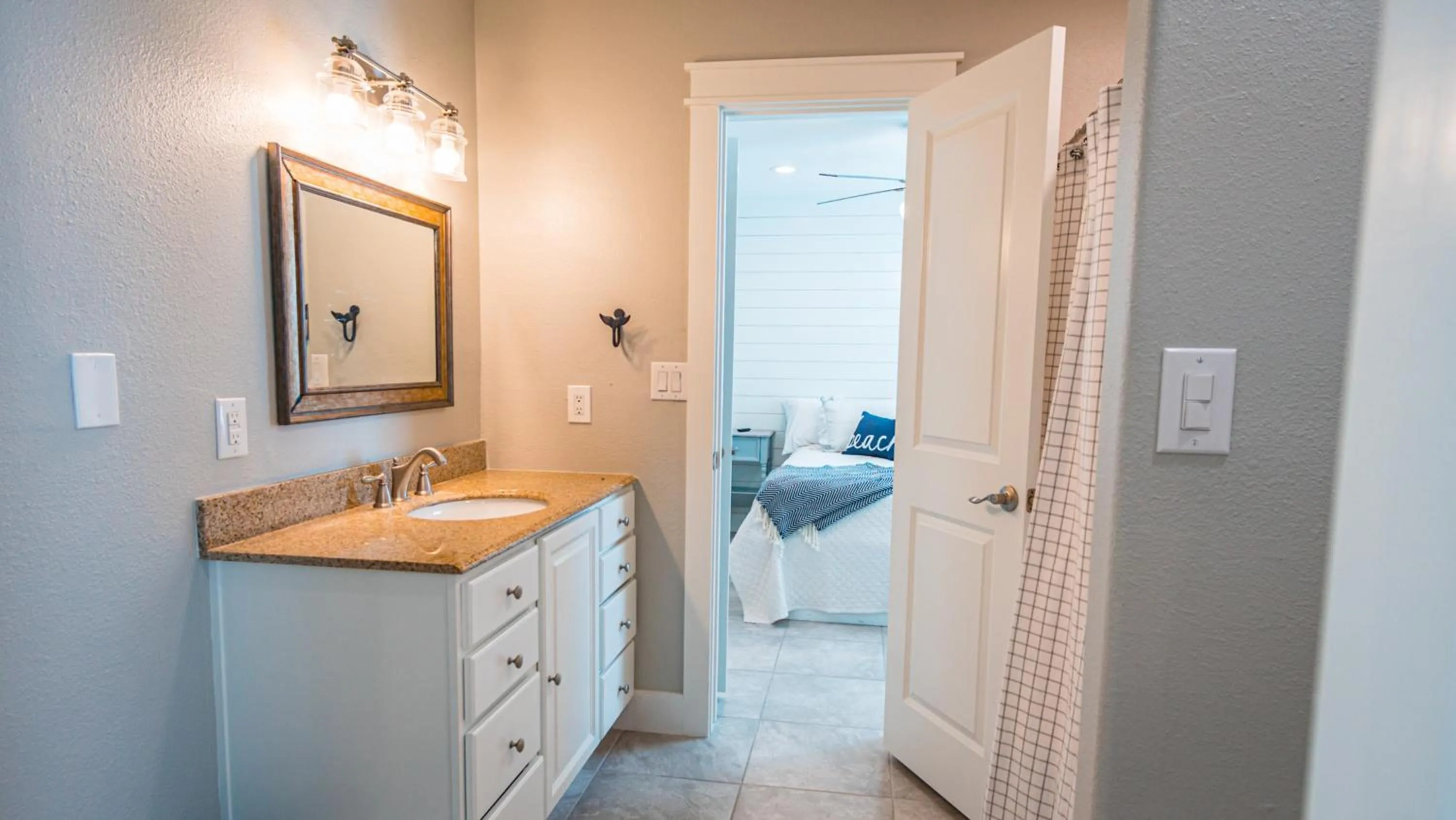 Property building in Sassy Seahorse