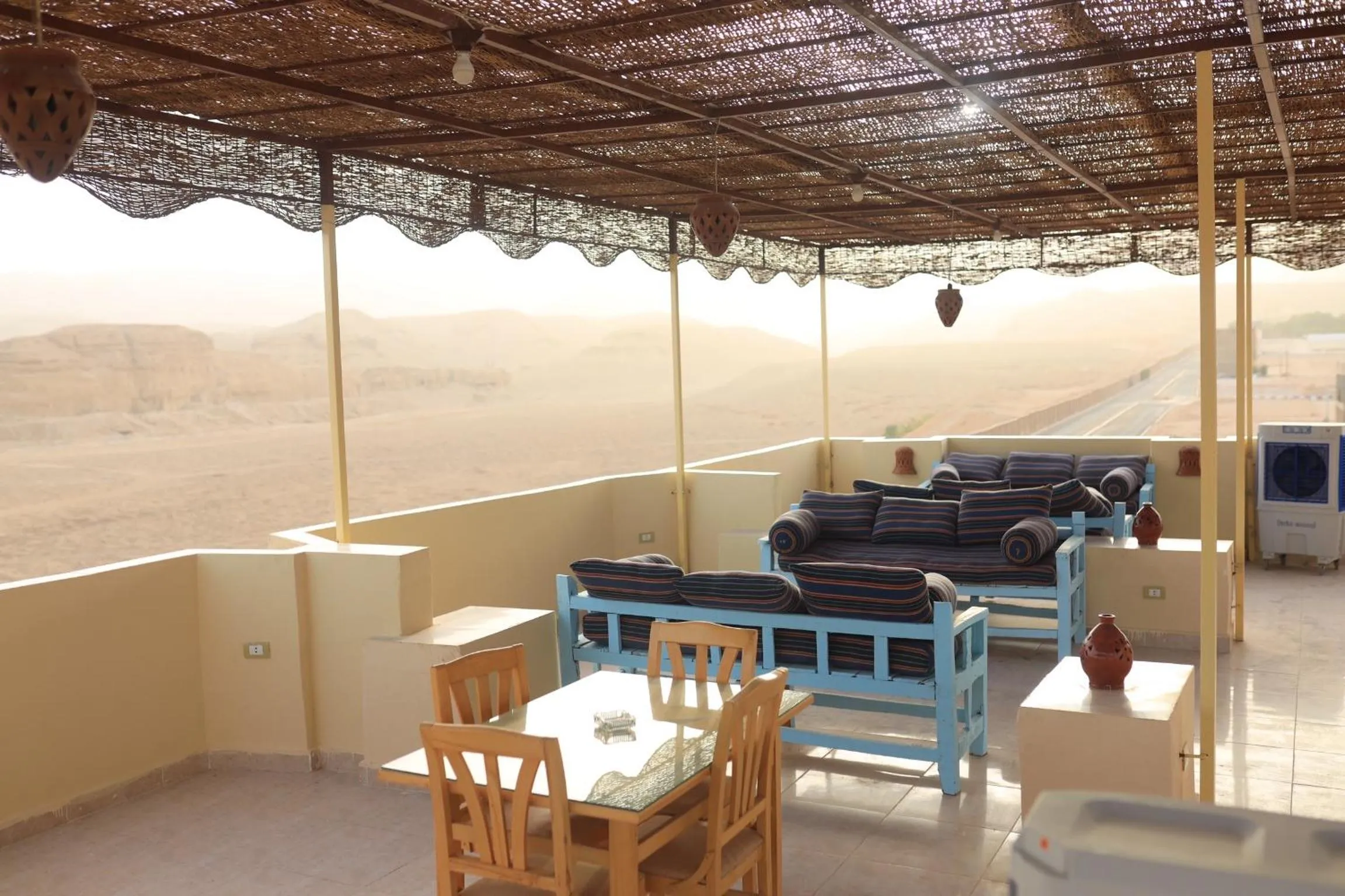 Restaurant/places to eat in Royal Mountain