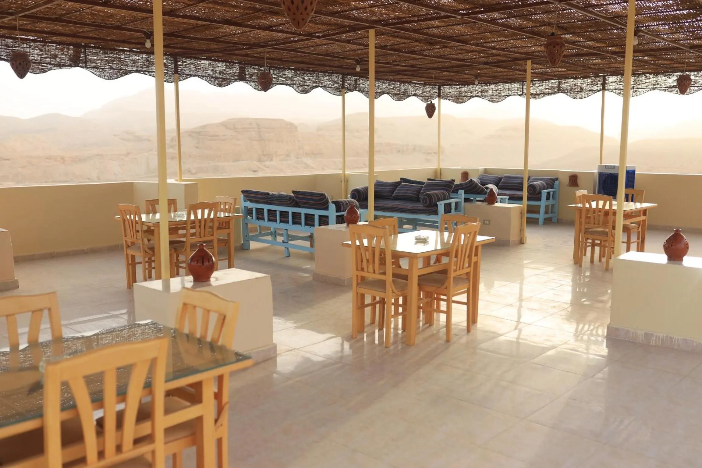 Restaurant/places to eat in Royal Mountain