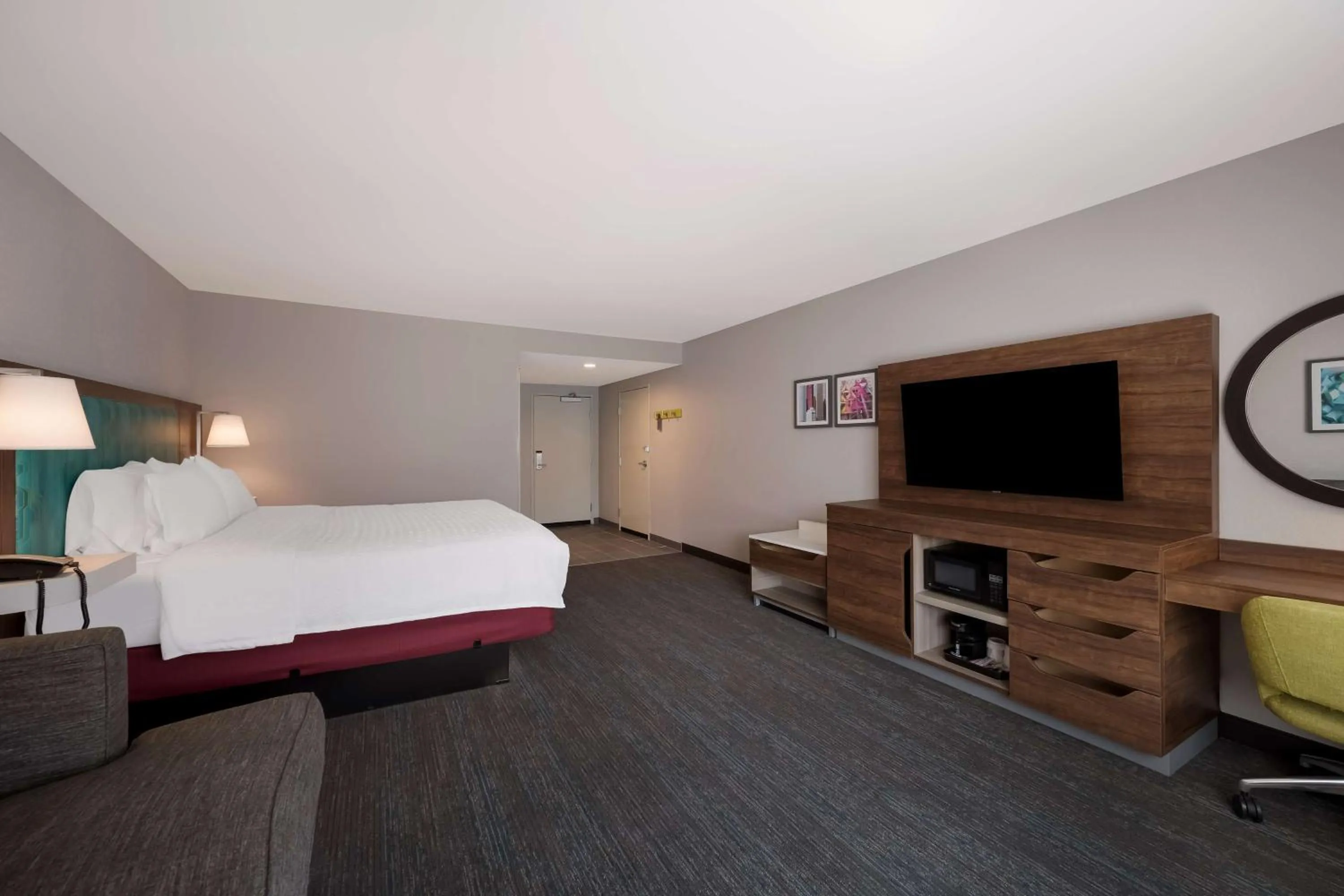 Bed in Hampton Inn by Hilton Detroit Southfield