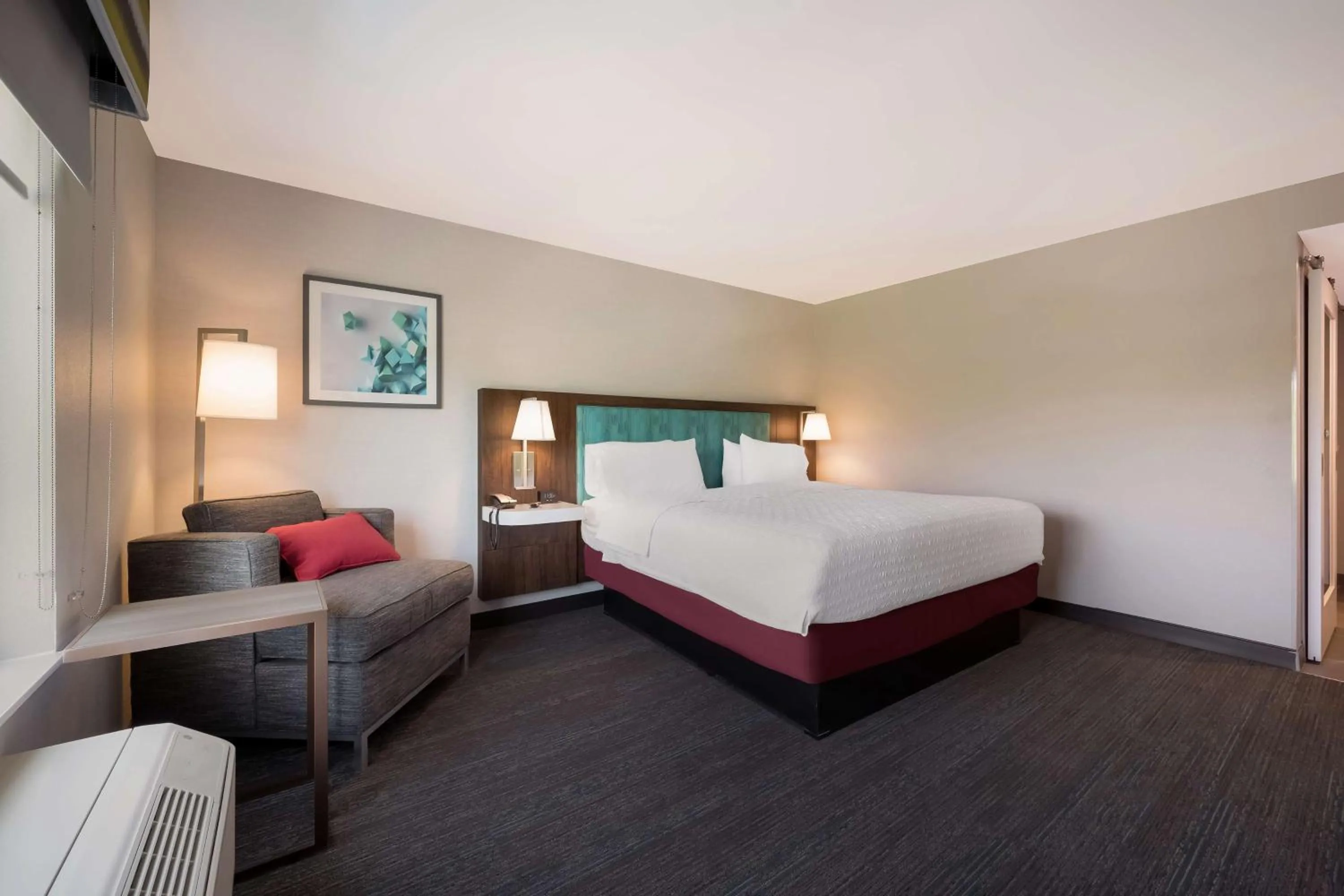 Bed in Hampton Inn by Hilton Detroit Southfield