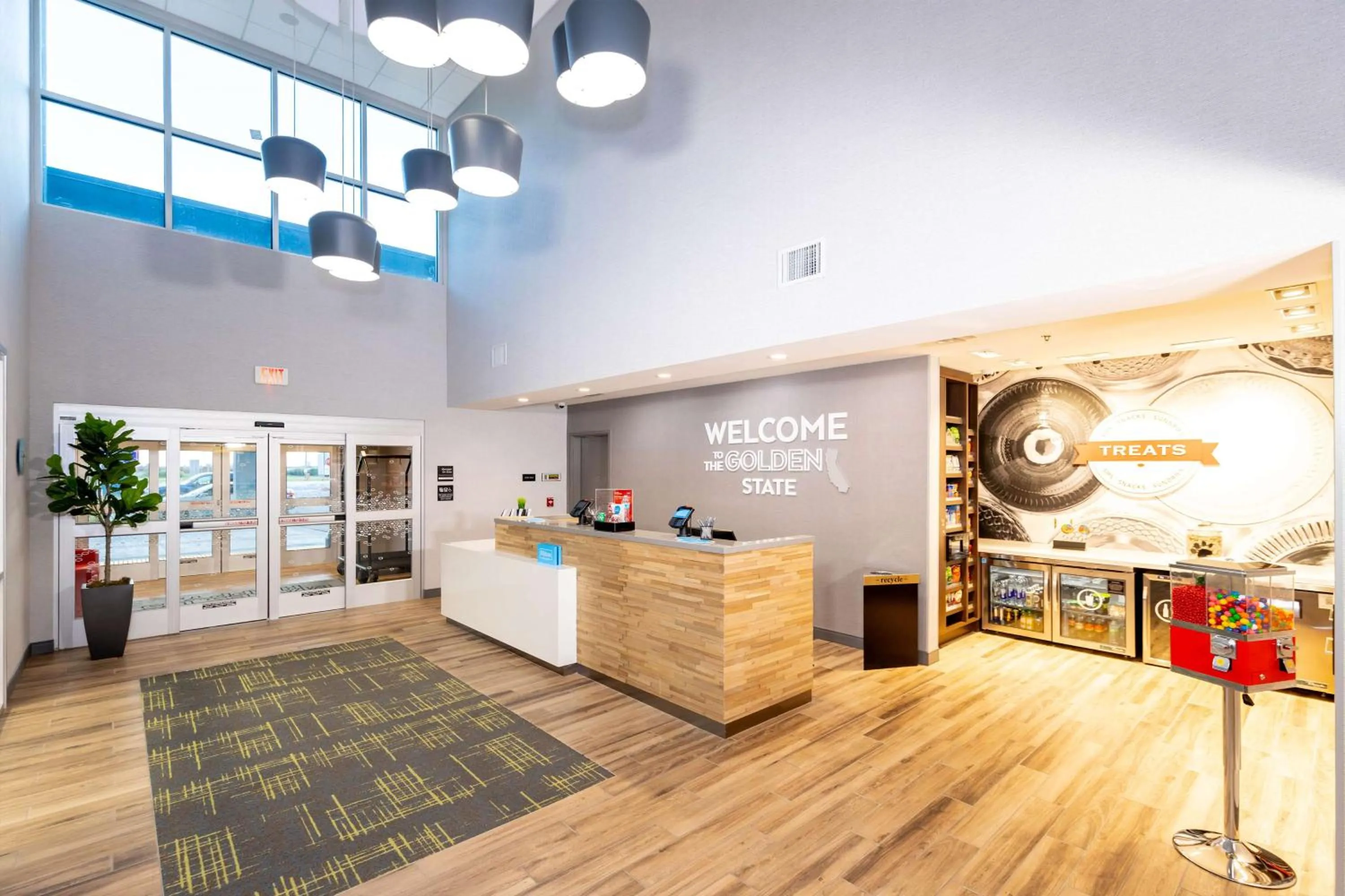 Property building in Hampton Inn Selma, Ca