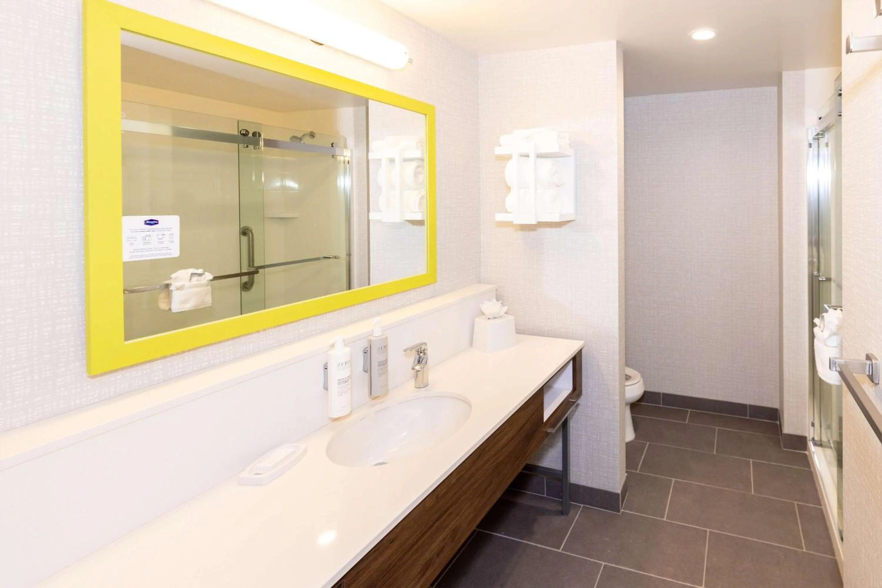 Bathroom in Hampton Inn Selma, Ca