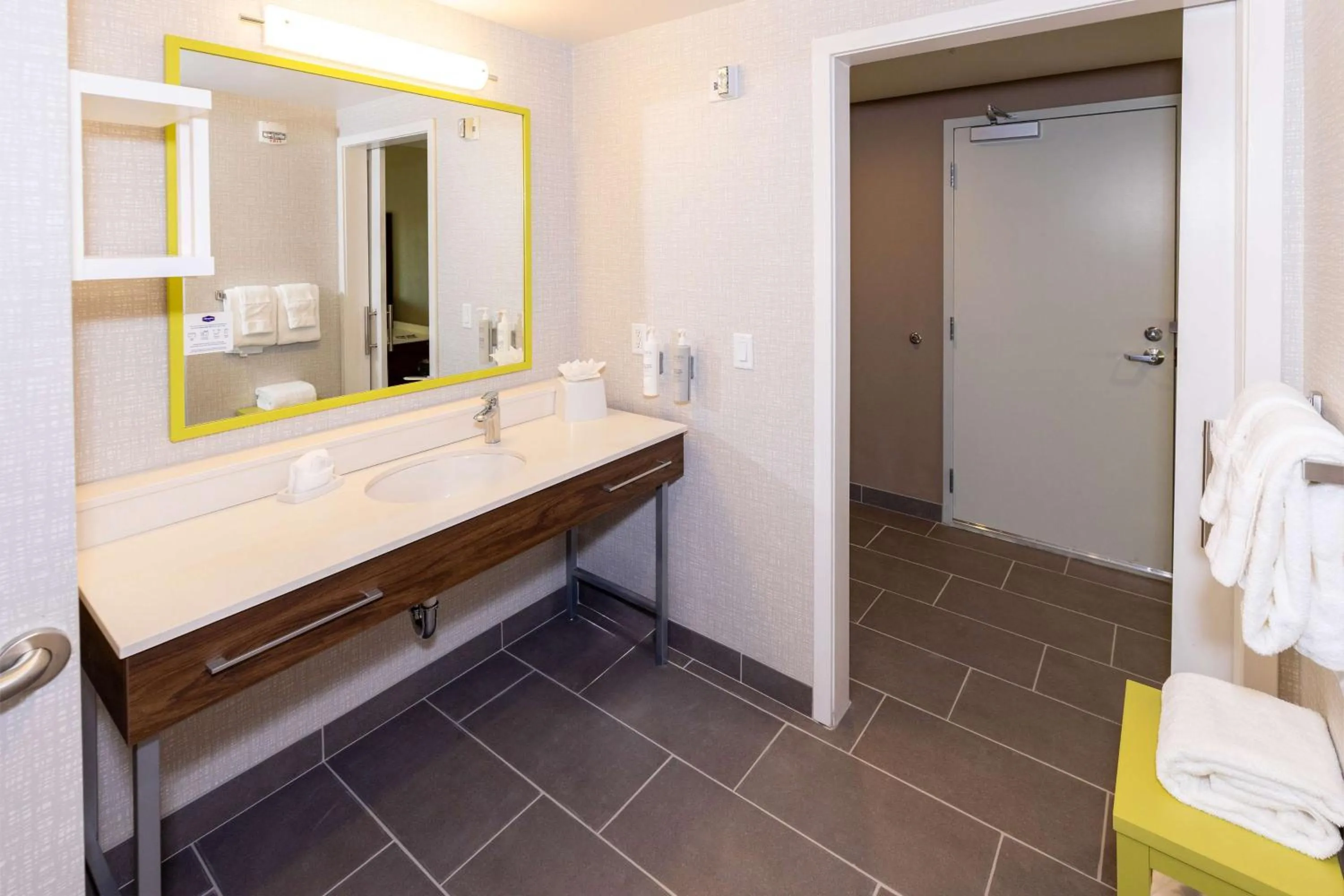 Bathroom in Hampton Inn Selma, Ca