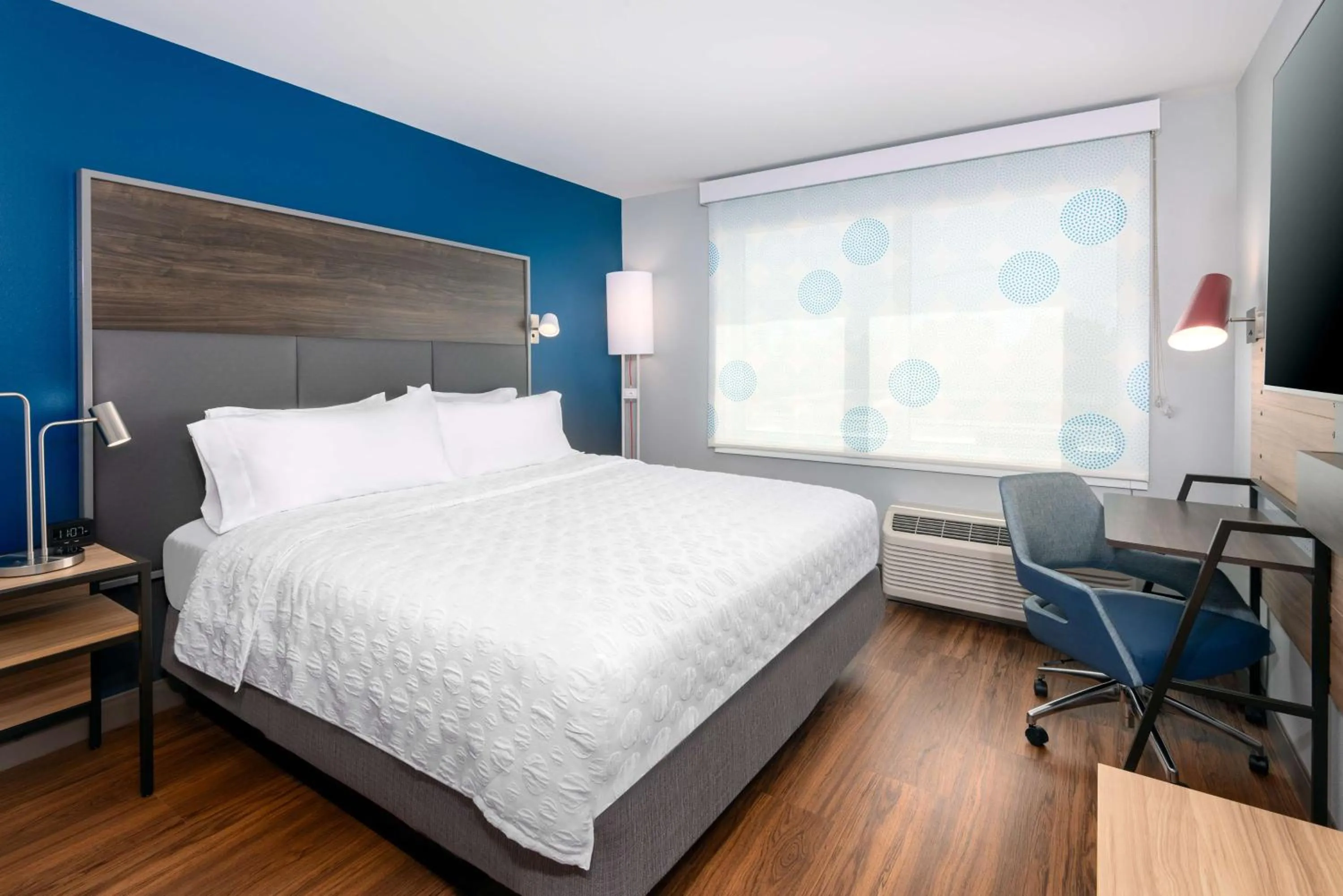 Bedroom, Bed in Tru By Hilton Wilmington