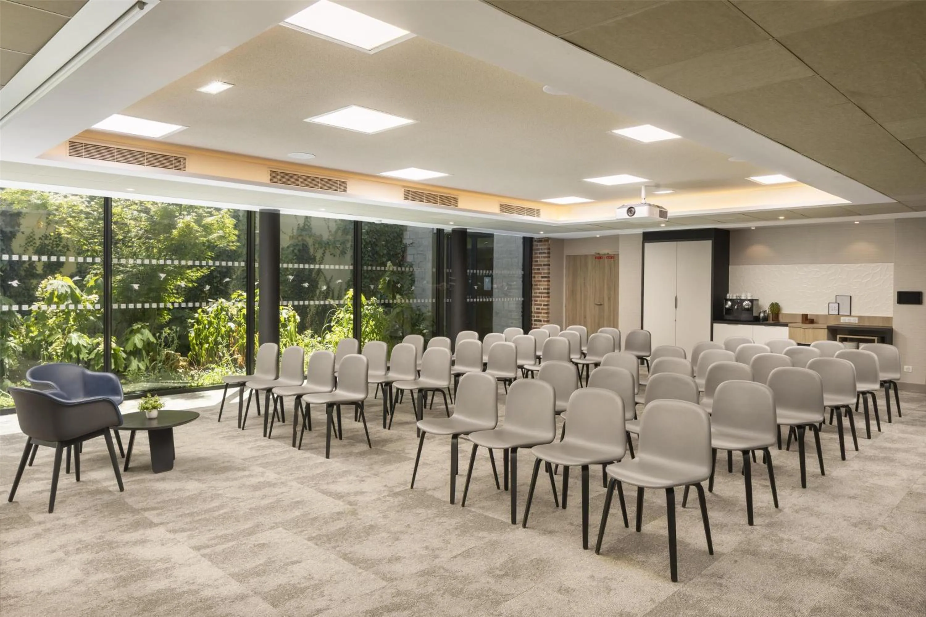 Meeting/conference room in Hilton Garden Inn Paris La Villette
