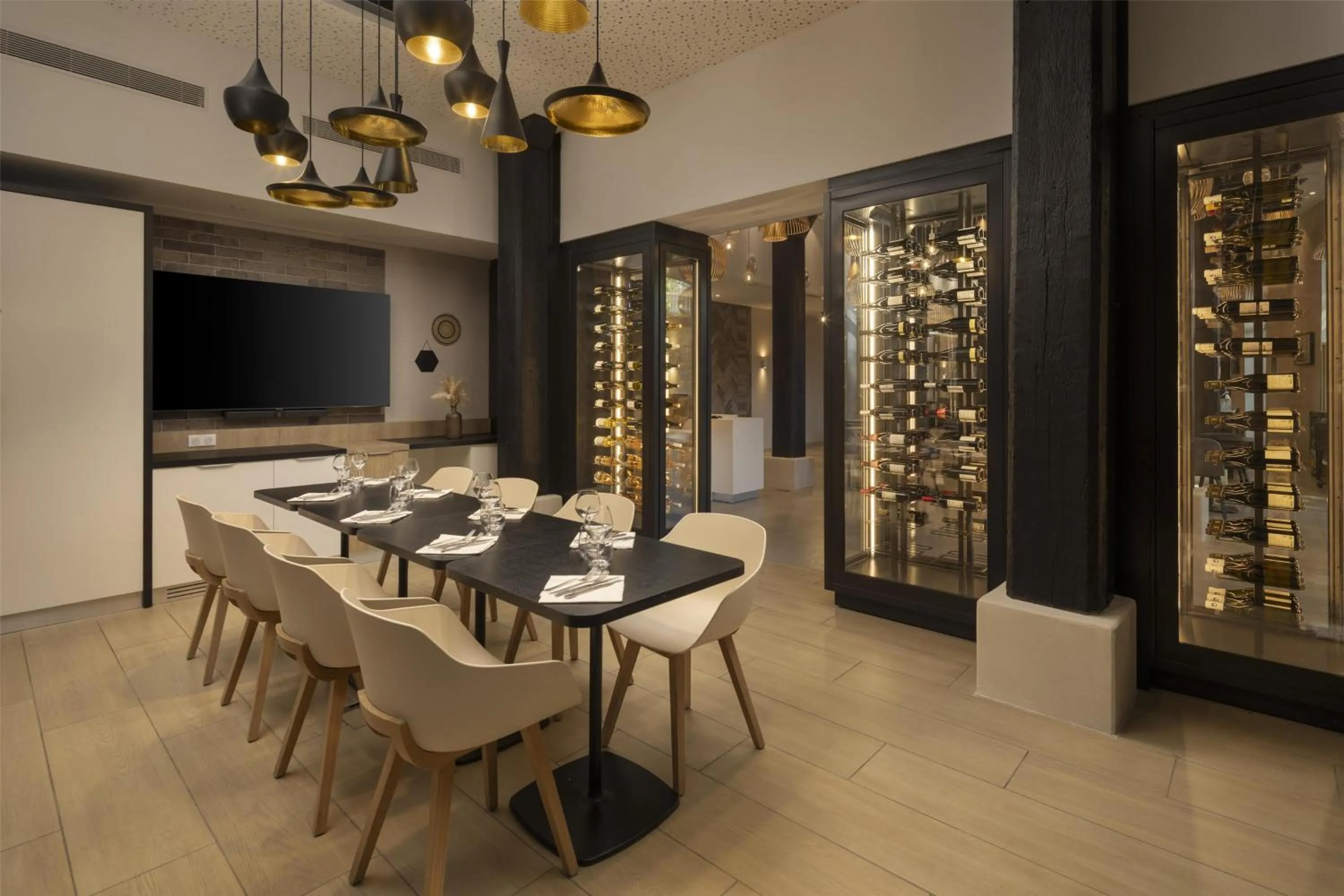 Restaurant/places to eat in Hilton Garden Inn Paris La Villette