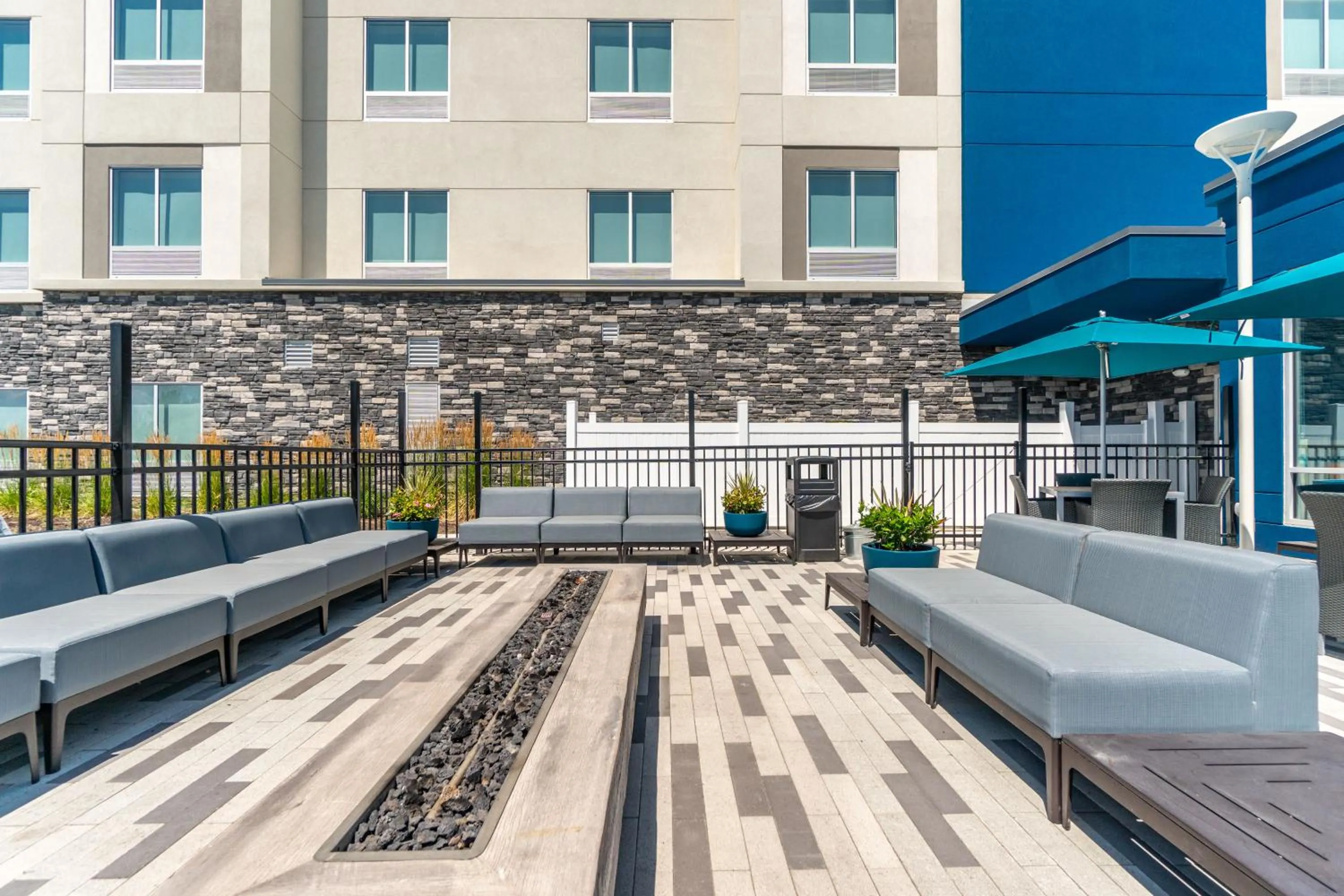 Property building in Hampton Inn Redmond Bend Airport