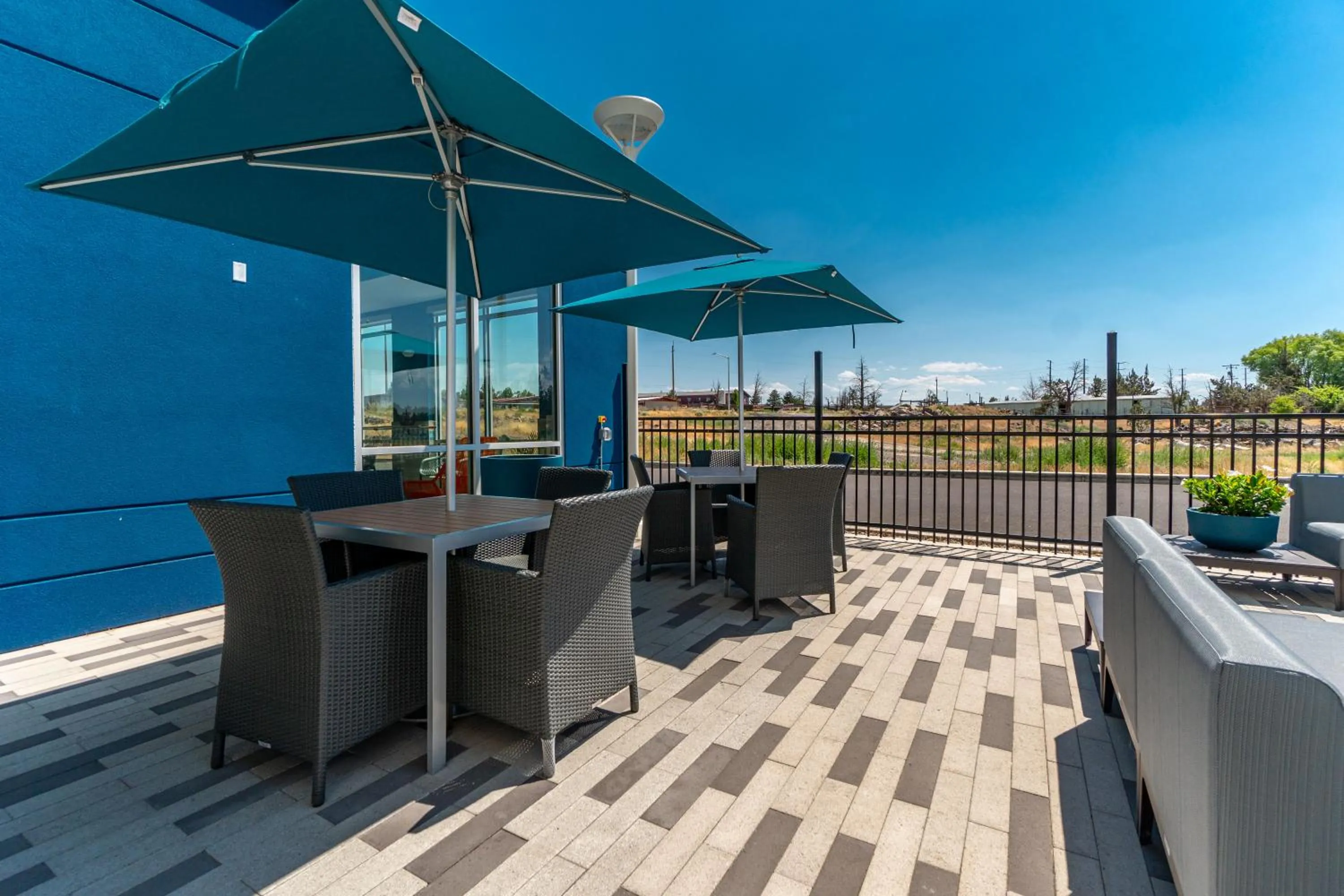 Patio in Hampton Inn Redmond Bend Airport