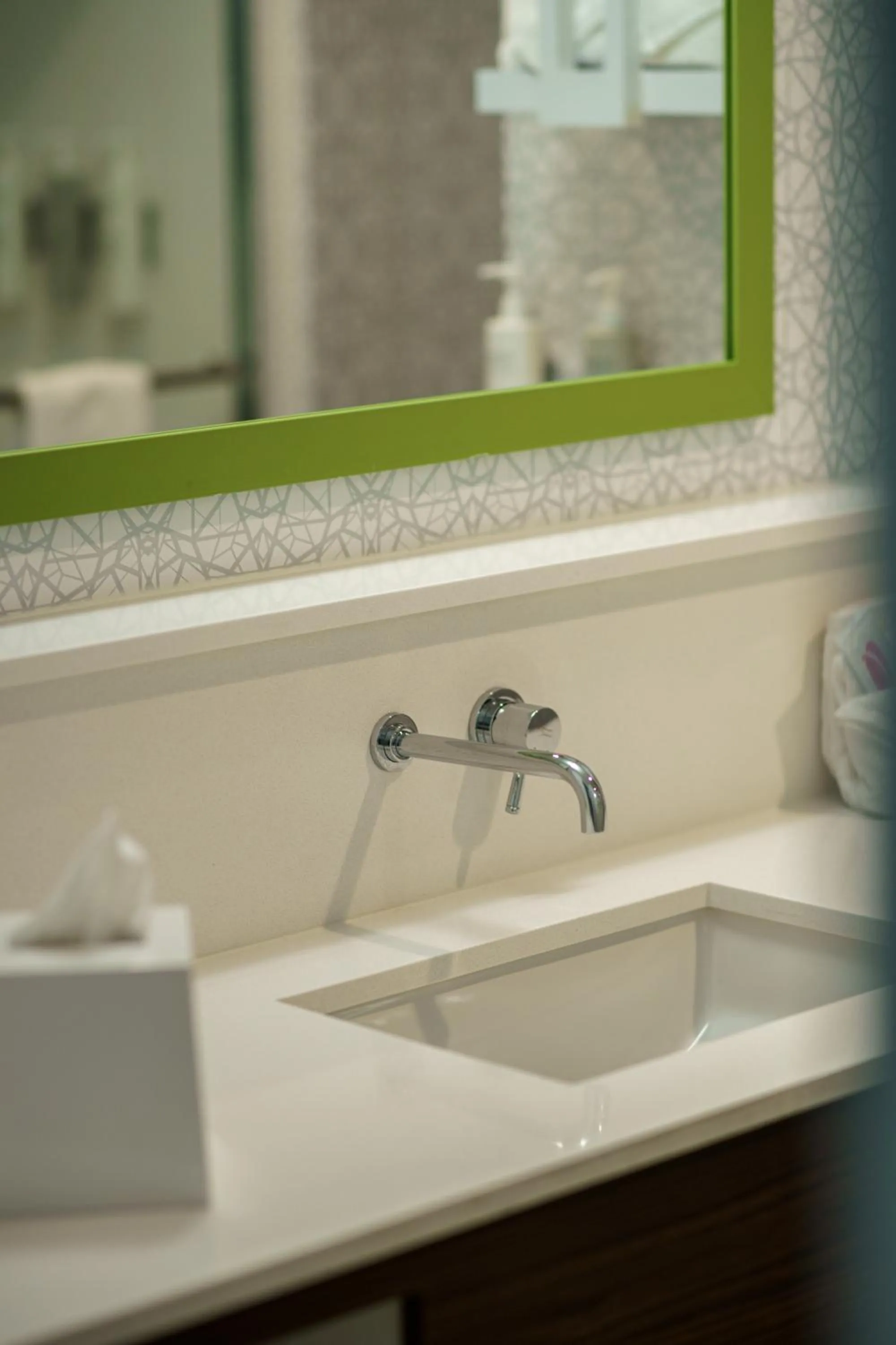 Bathroom in Hampton Inn Redmond Bend Airport