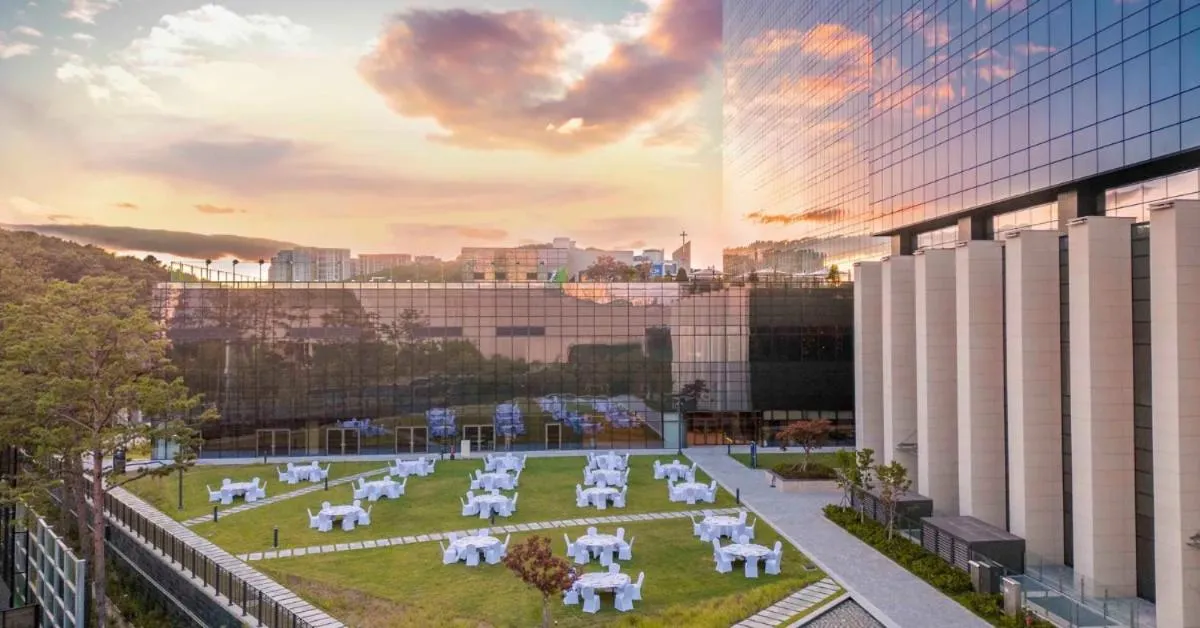 Property building in DoubleTree By Hilton Seoul Pangyo Residences