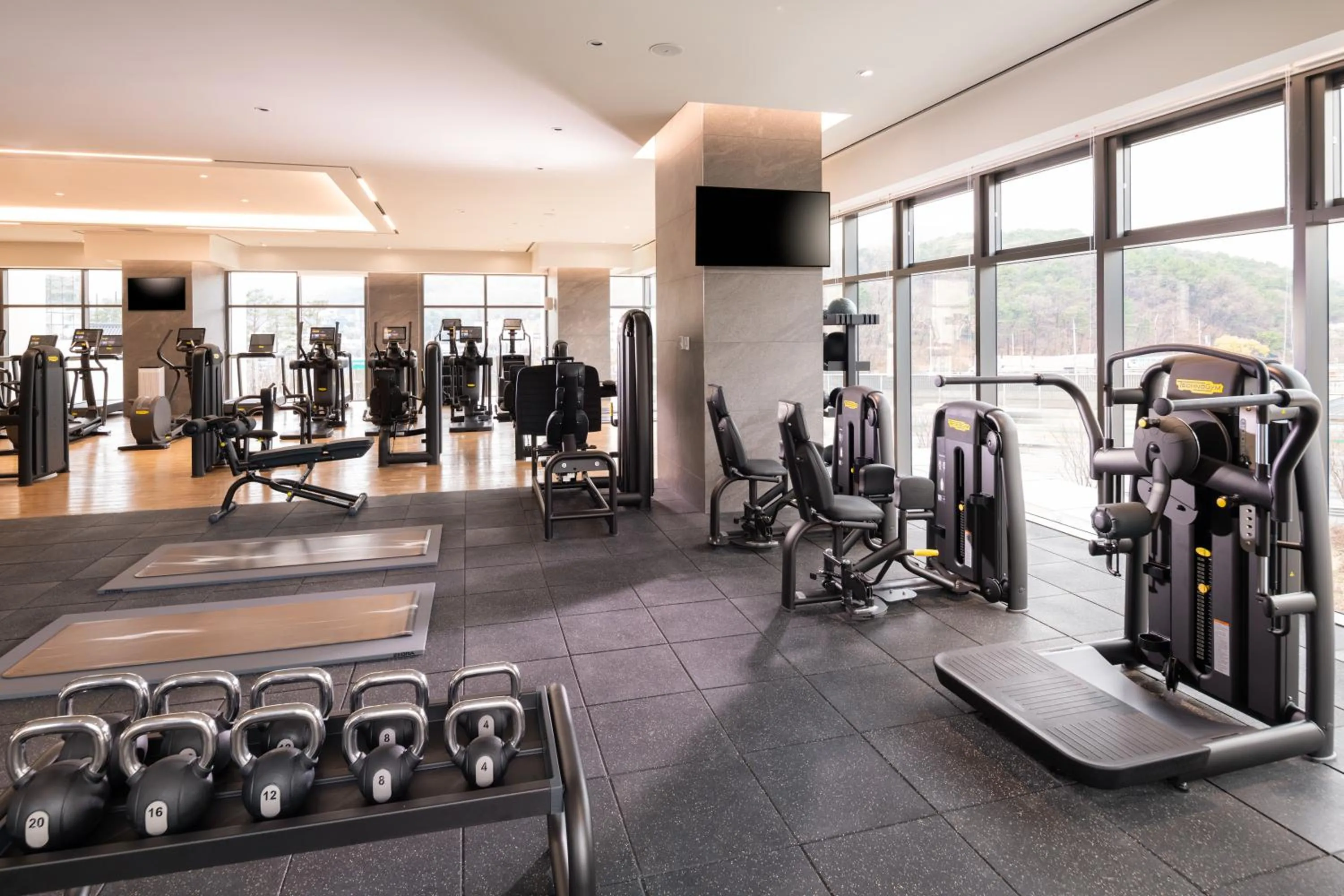 Fitness centre/facilities in DoubleTree By Hilton Seoul Pangyo Residences