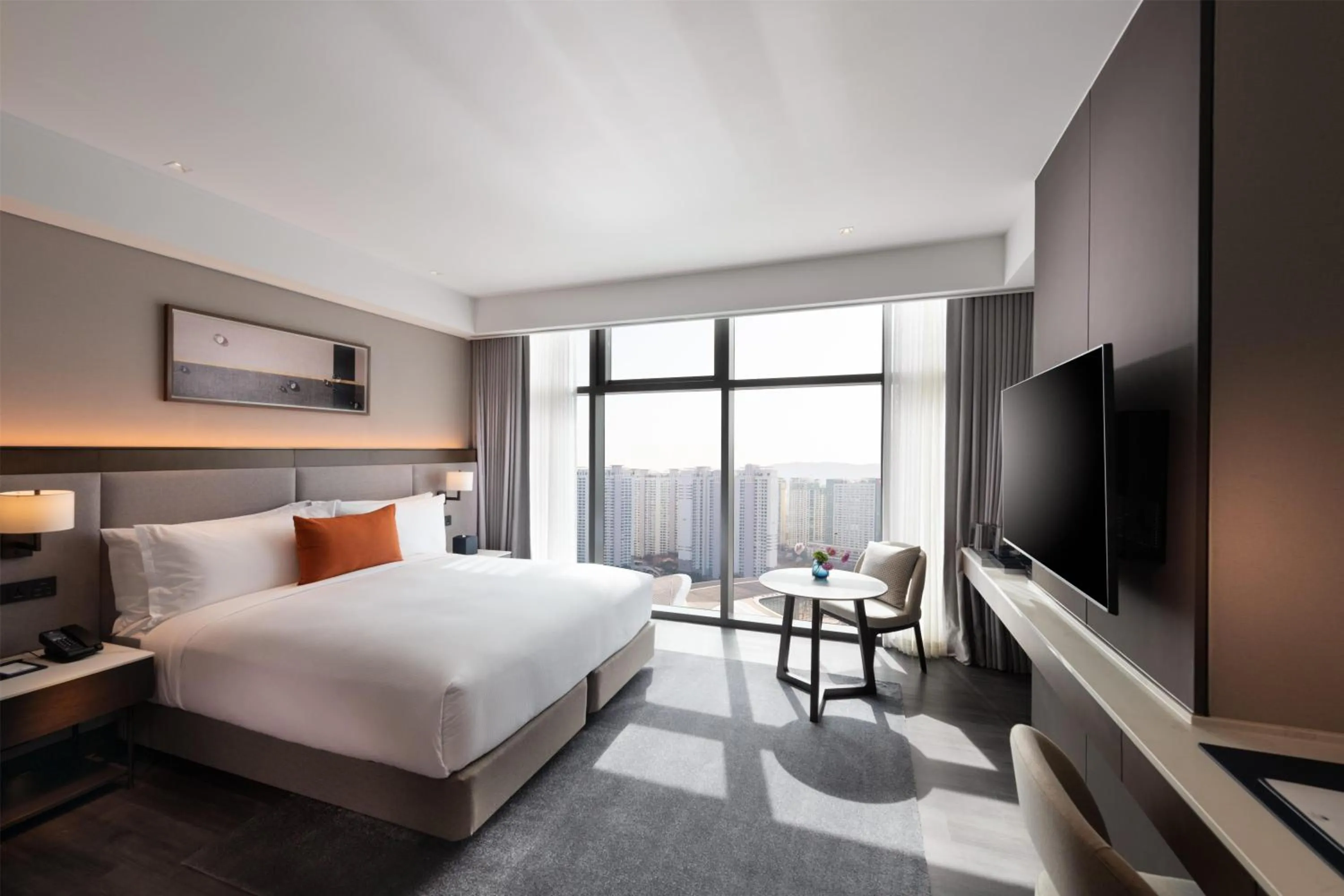Bed in DoubleTree By Hilton Seoul Pangyo Residences