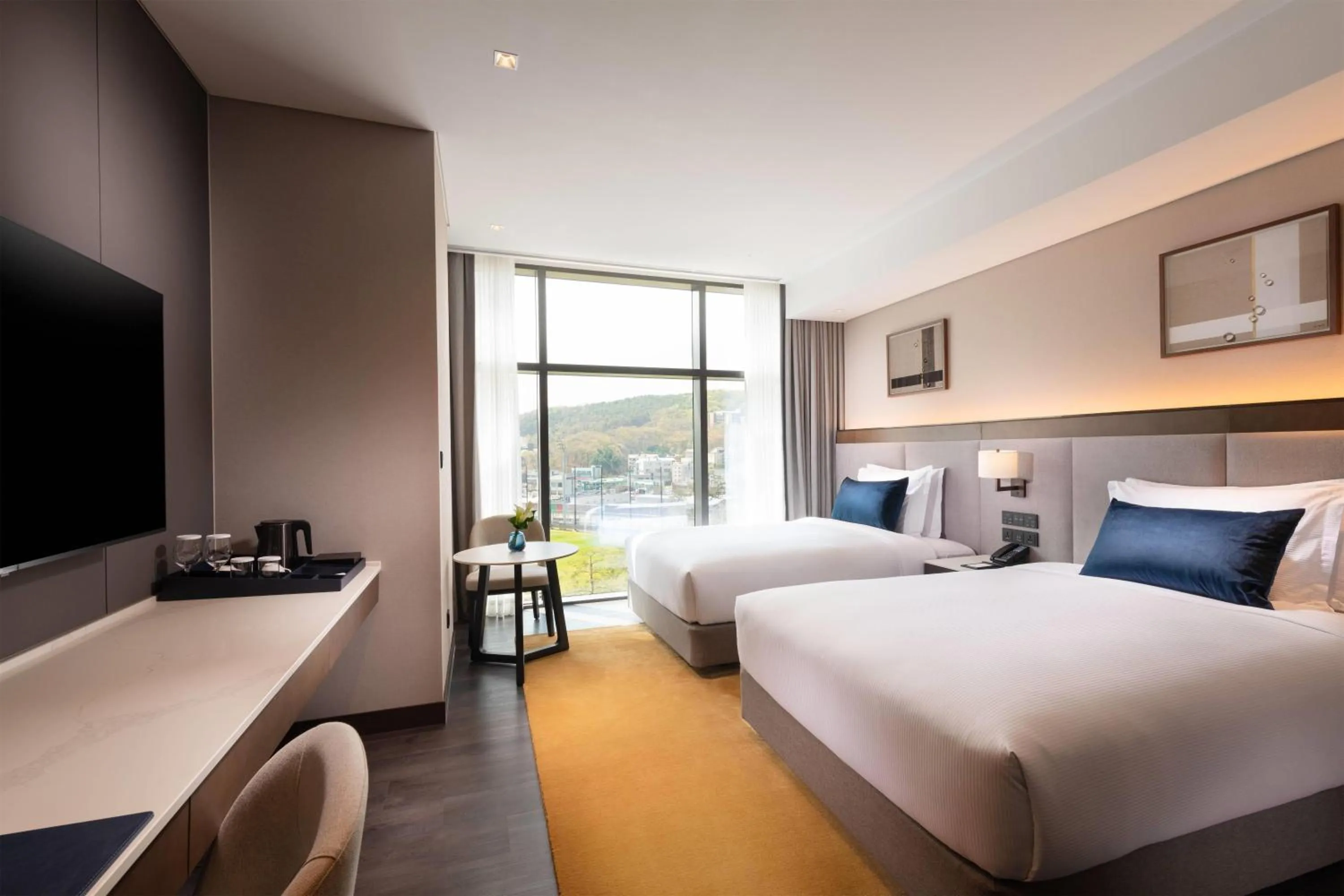 Bed in DoubleTree By Hilton Seoul Pangyo Residences