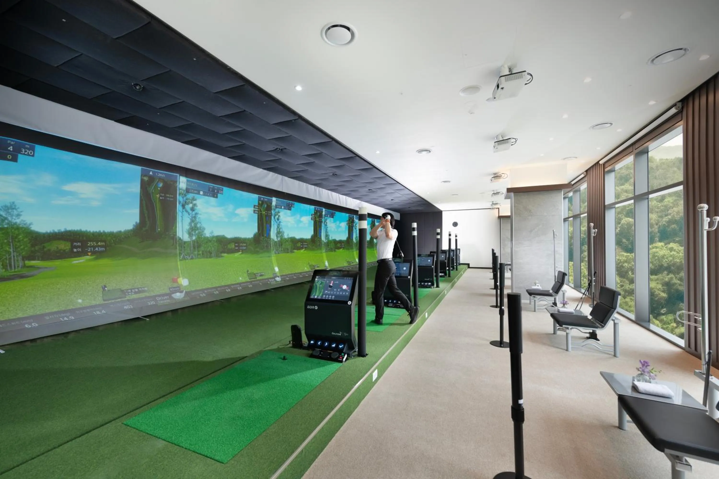 Golfcourse in DoubleTree By Hilton Seoul Pangyo Residences