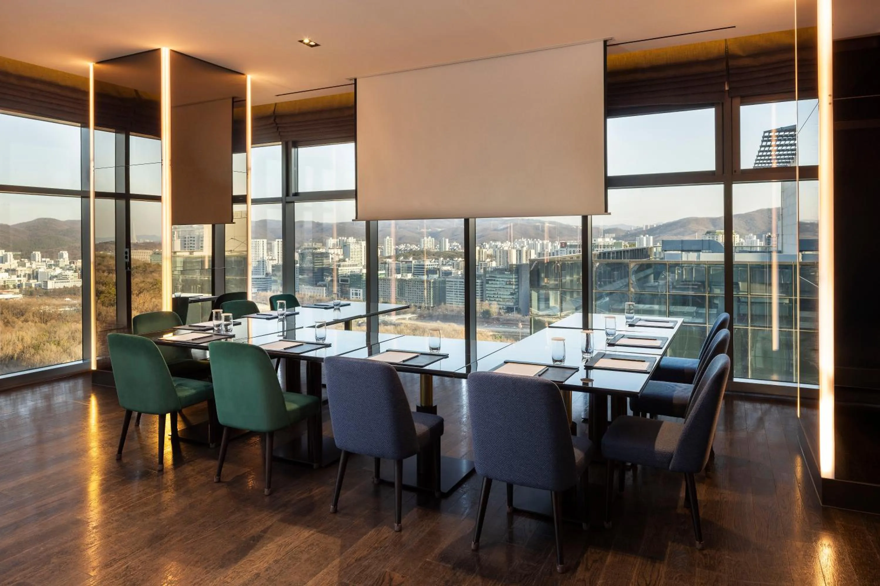 Dining area in DoubleTree By Hilton Seoul Pangyo