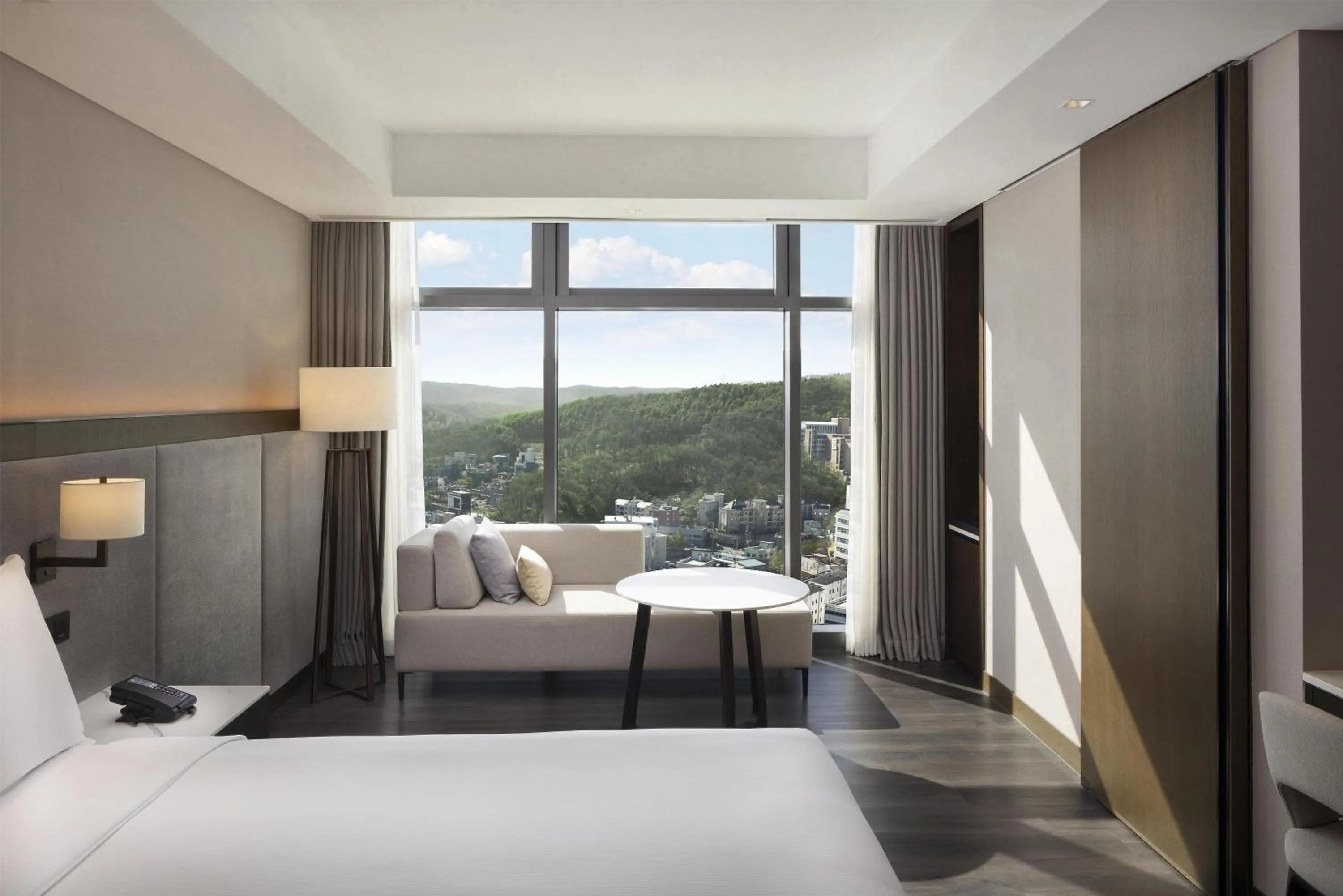 Bed in DoubleTree By Hilton Seoul Pangyo