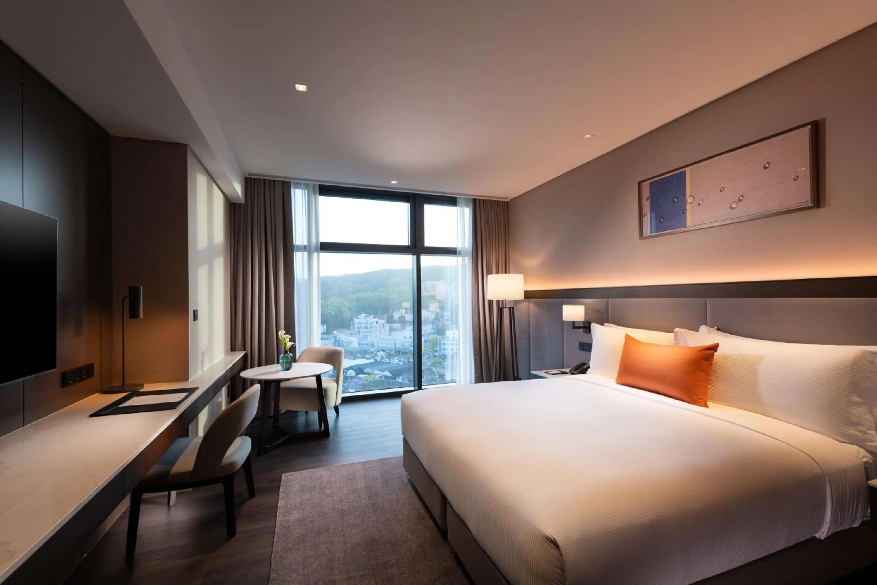 Living room, Bed in DoubleTree By Hilton Seoul Pangyo