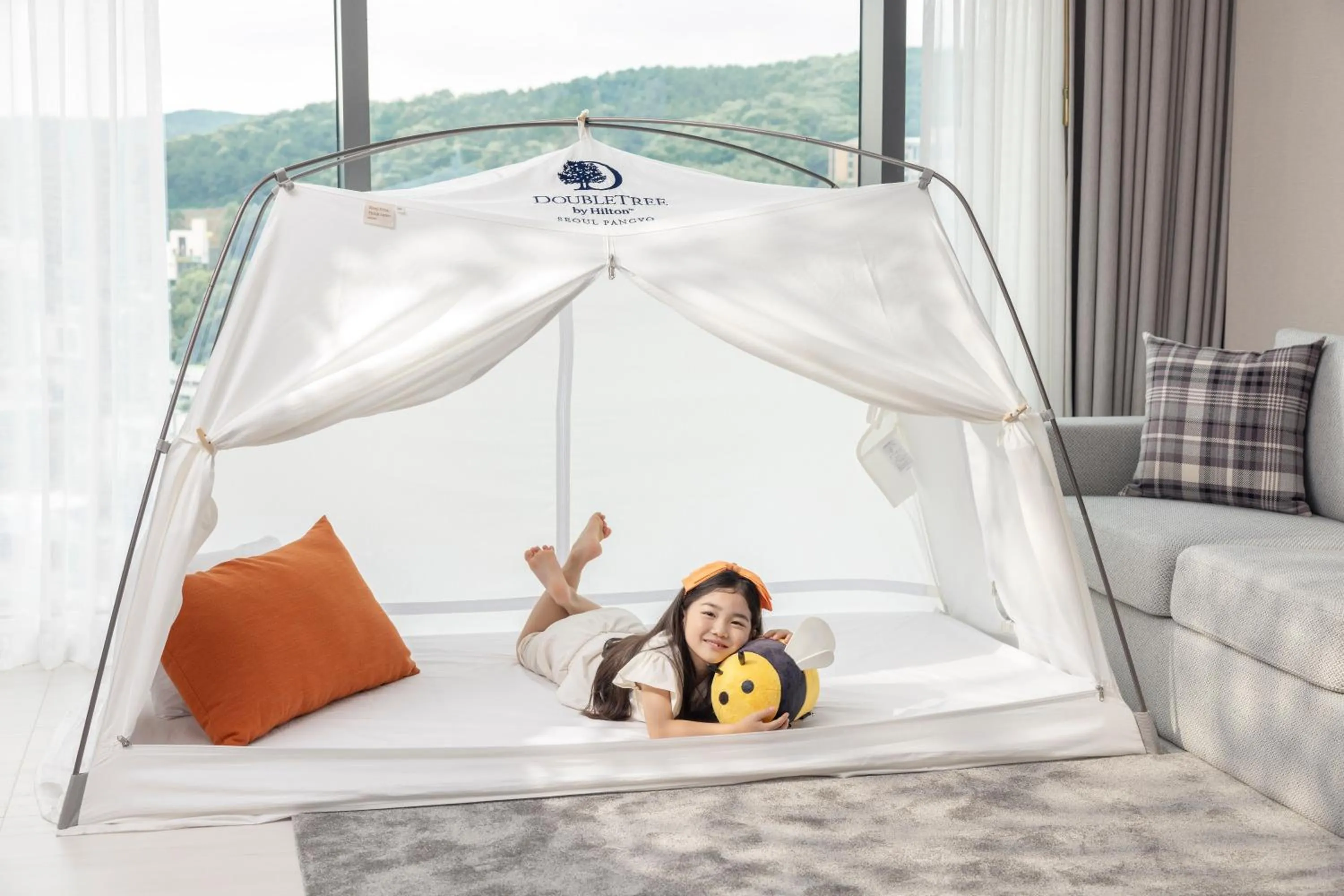 People, Bed in DoubleTree By Hilton Seoul Pangyo