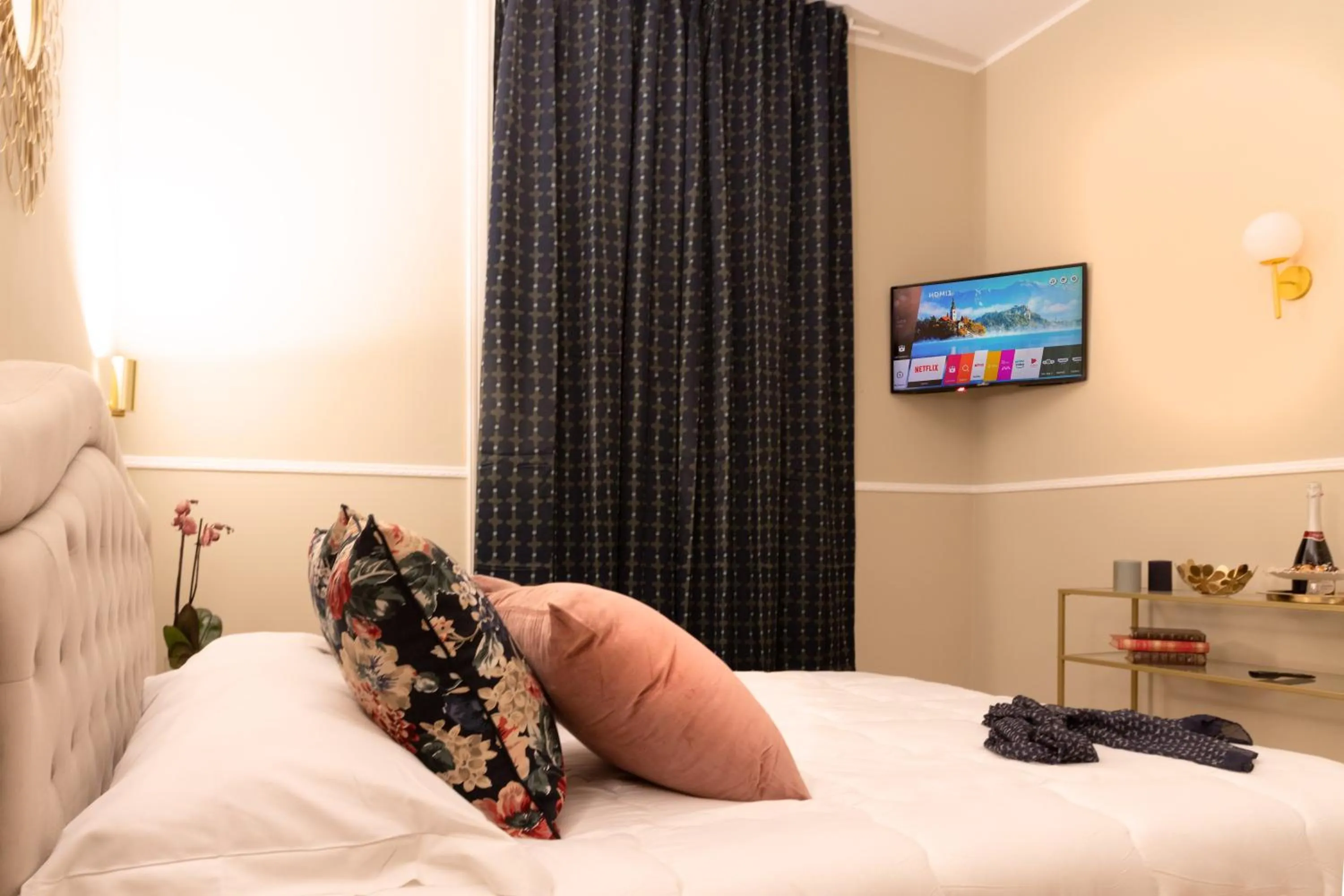 Bed in Fair Suite Roma Termini