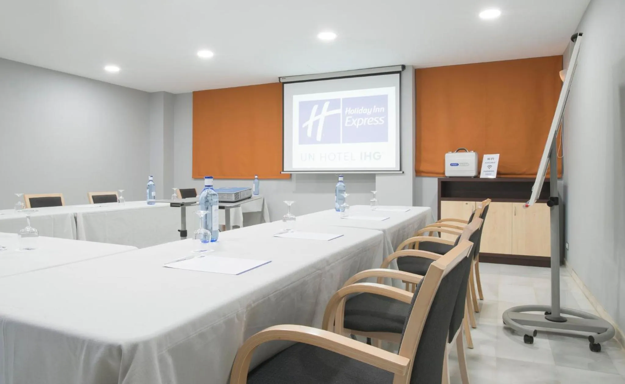 Meeting/conference room in Holiday Inn Express Madrid-Alcorcón by IHG