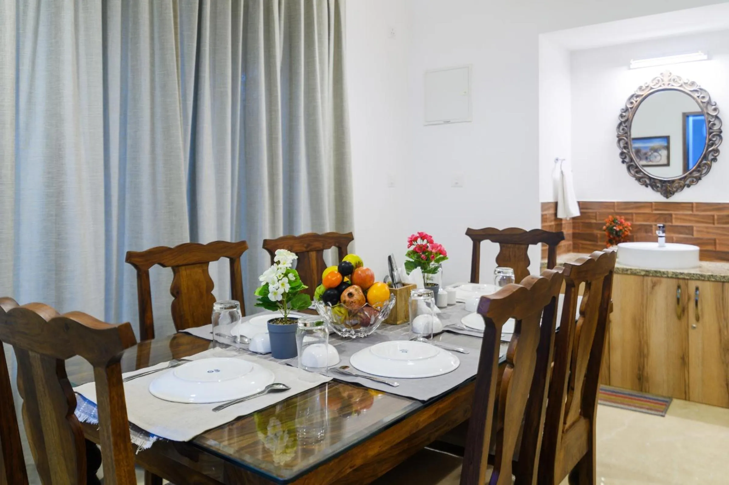 Dining area in Lotus & Orchid Villas by Ramnath Homes