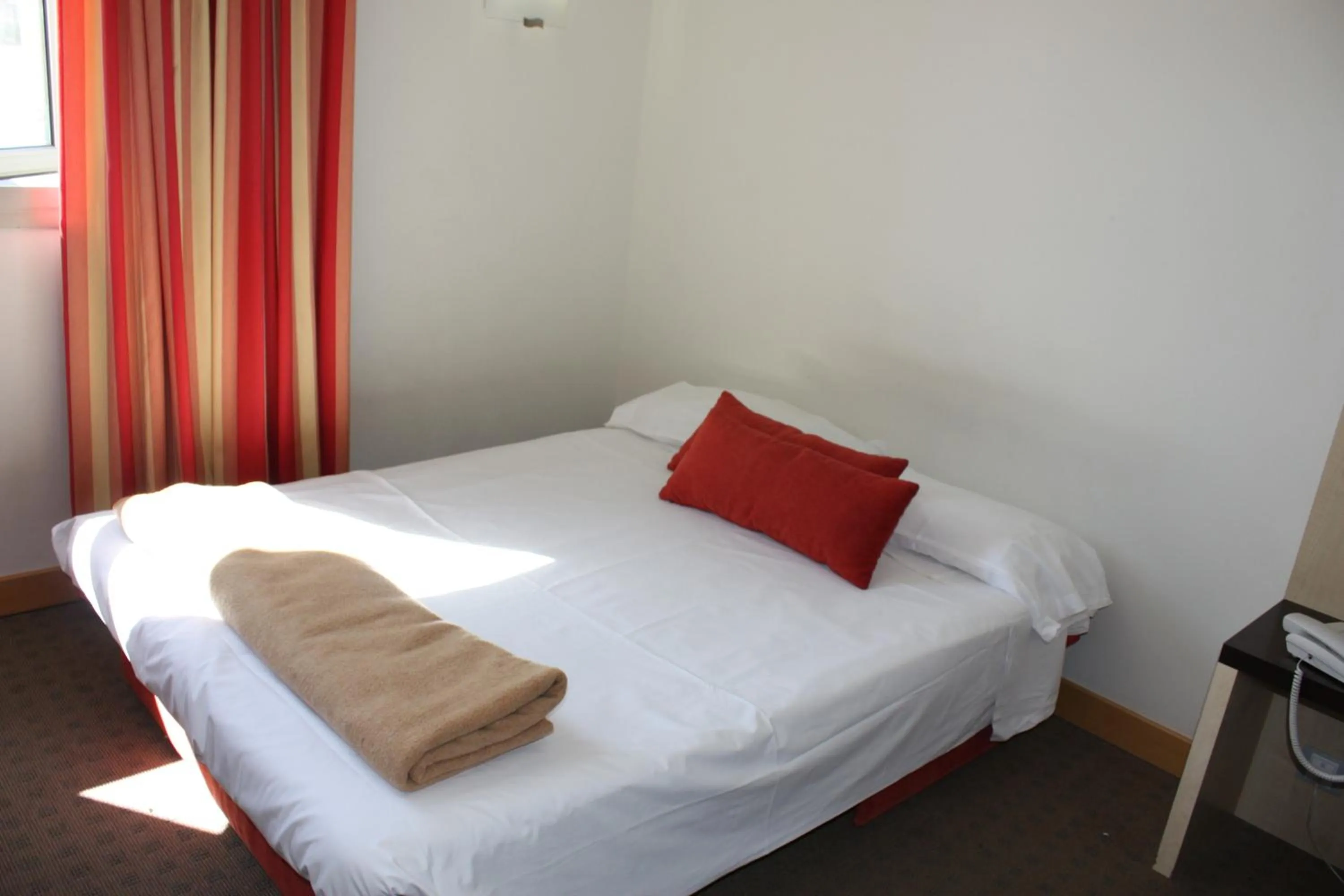 Bed in Holiday Inn Express Molins de Rei by IHG