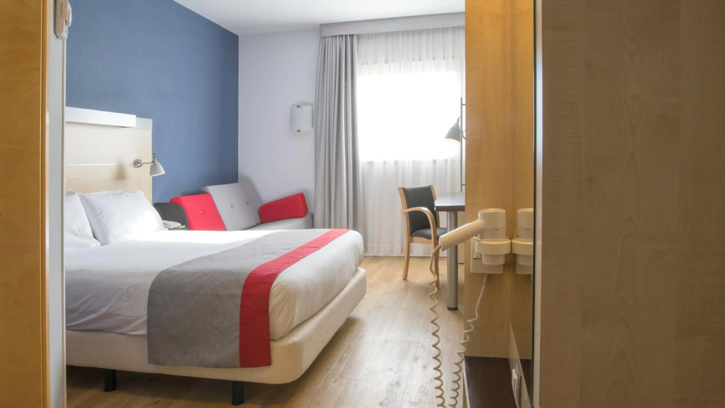 Photo of the whole room, Bed in Holiday Inn Express Molins de Rei by IHG