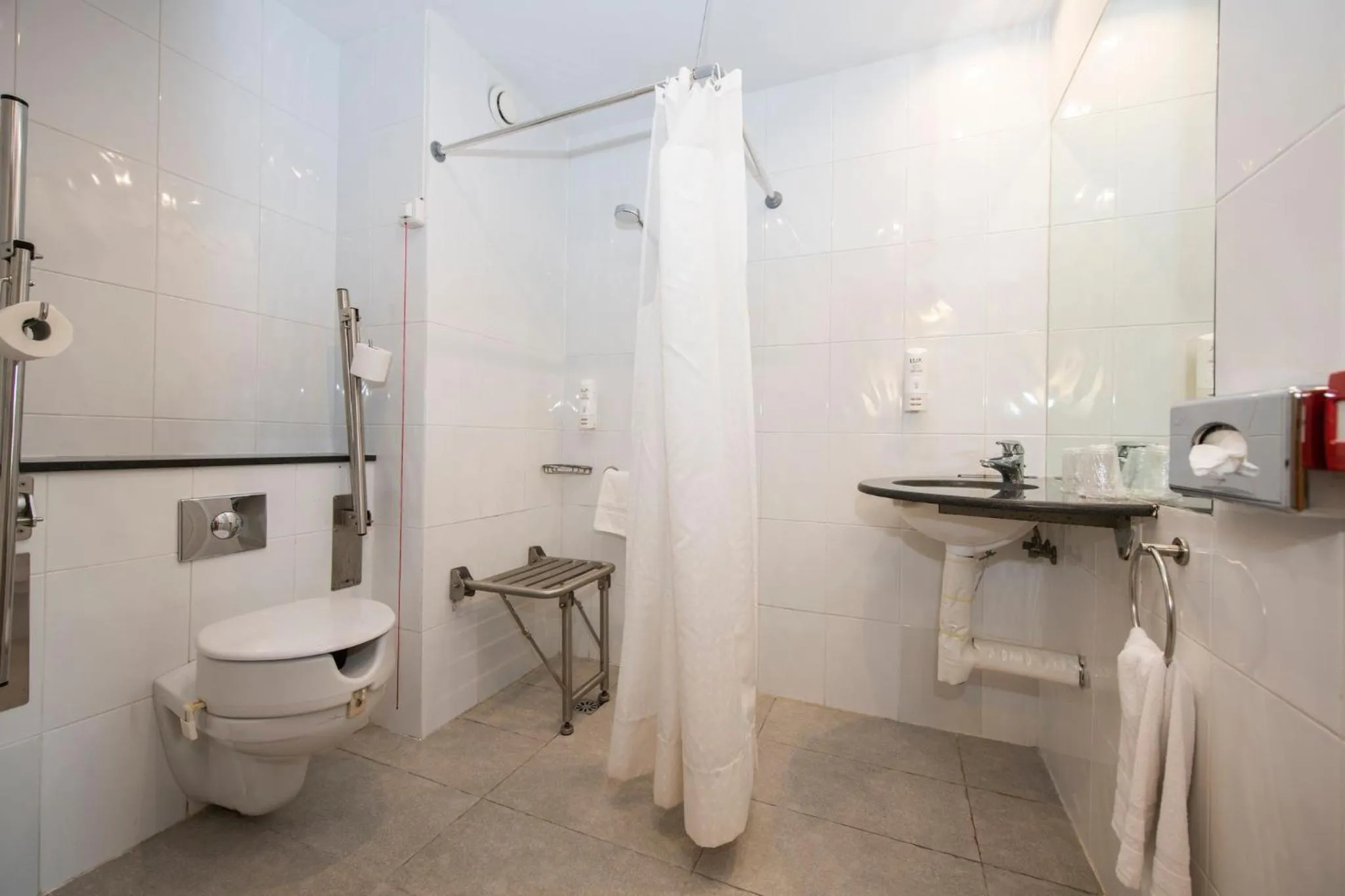Bathroom in Holiday Inn Express Molins de Rei by IHG