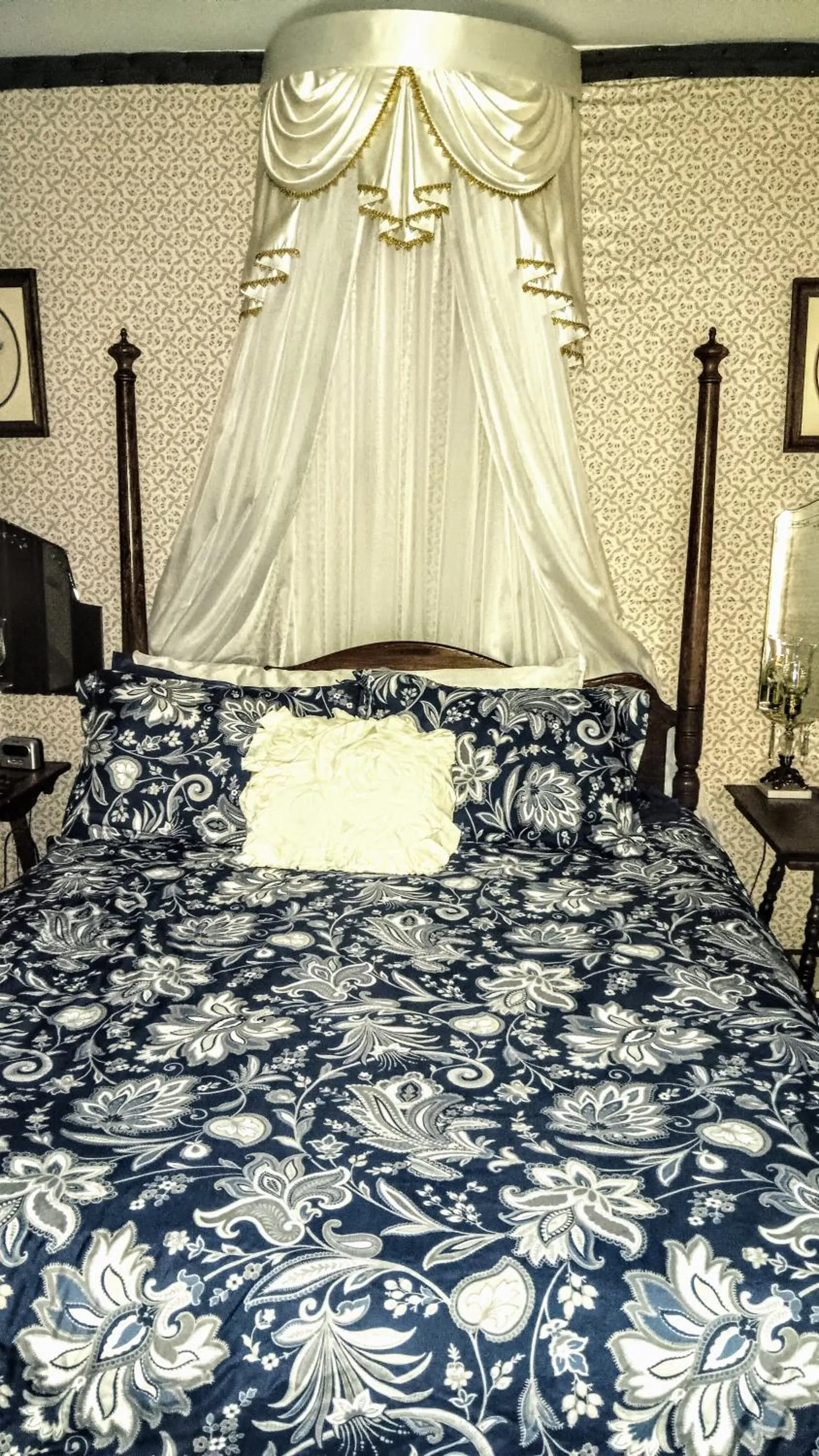 Bed in The Bissing House