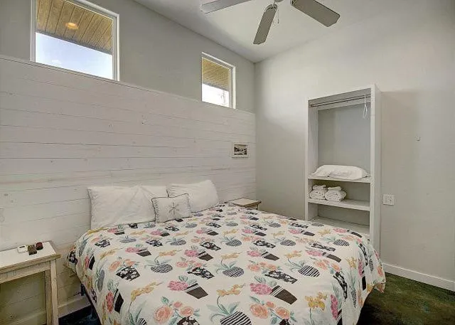 Property building, Bed in Beach Club 2