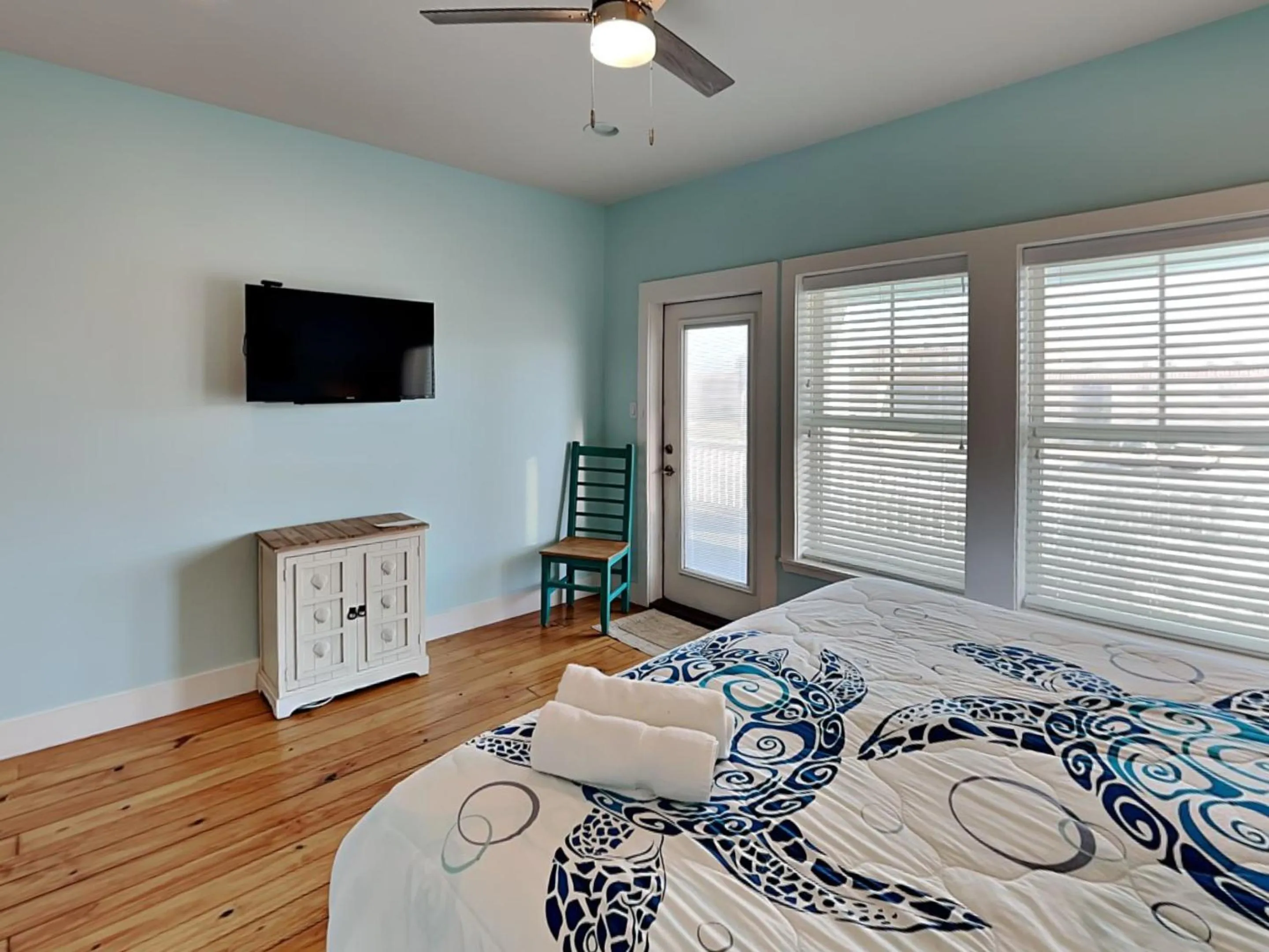 Bed in Turtle Paradise