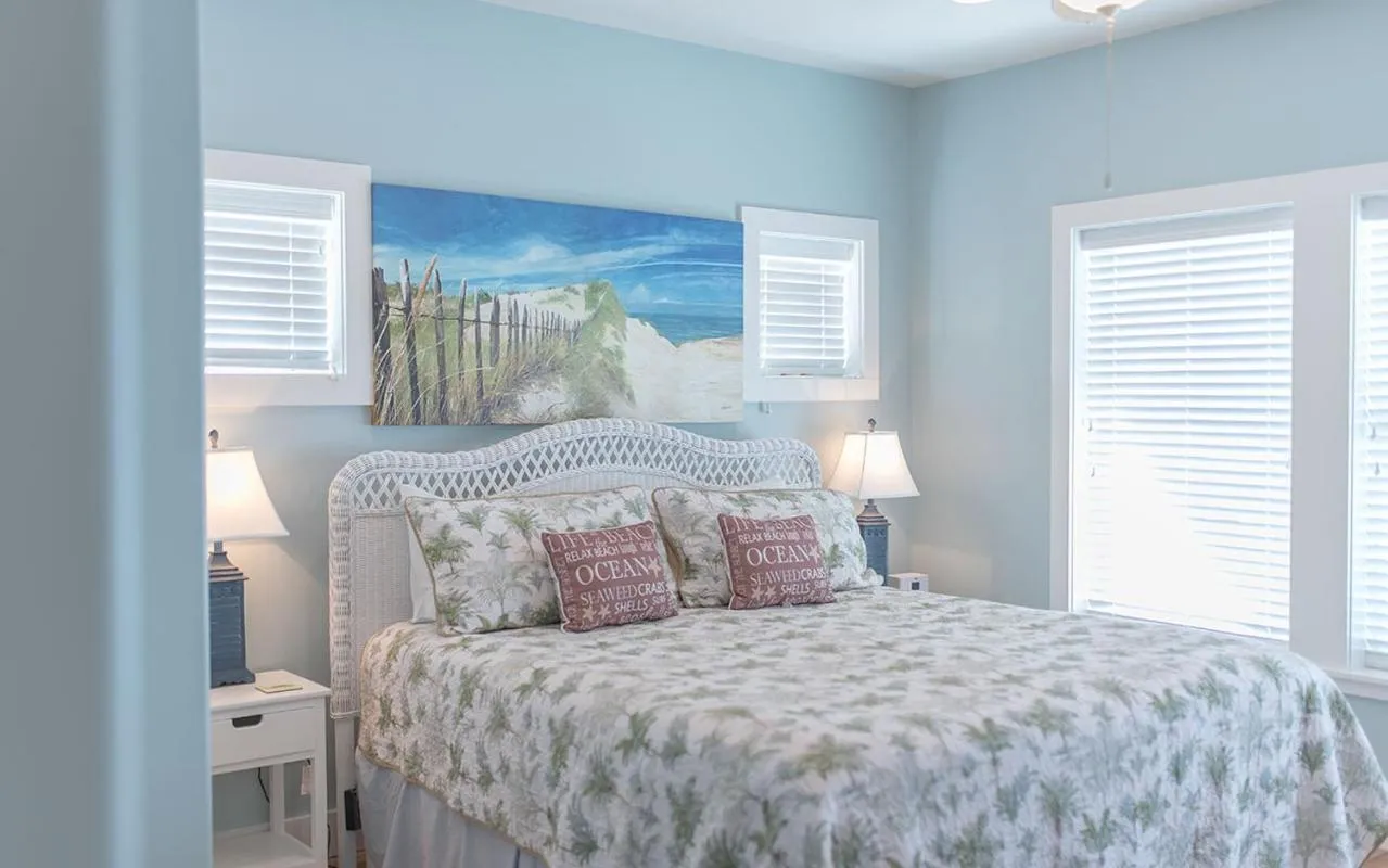 Property building, Bed in Turtle Paradise