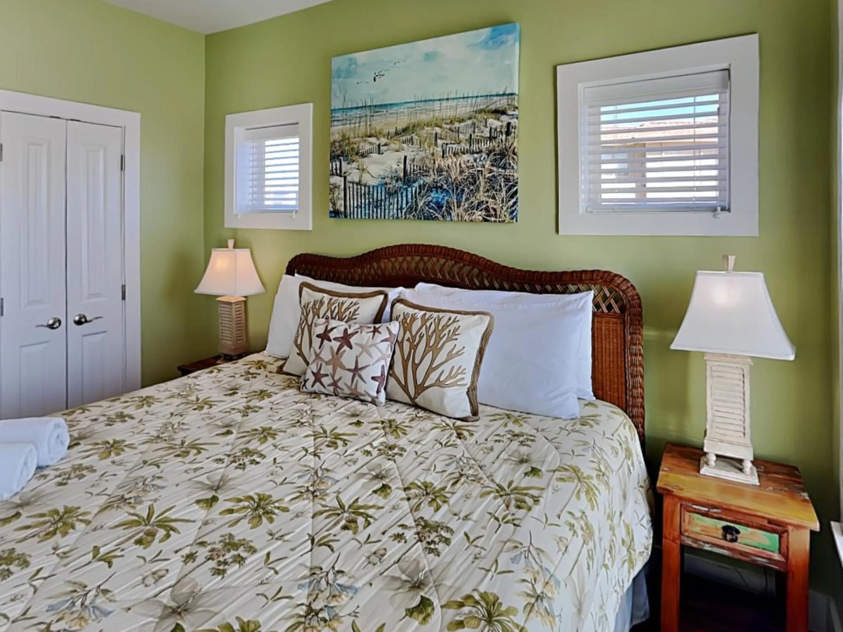 Bed in Turtle Paradise