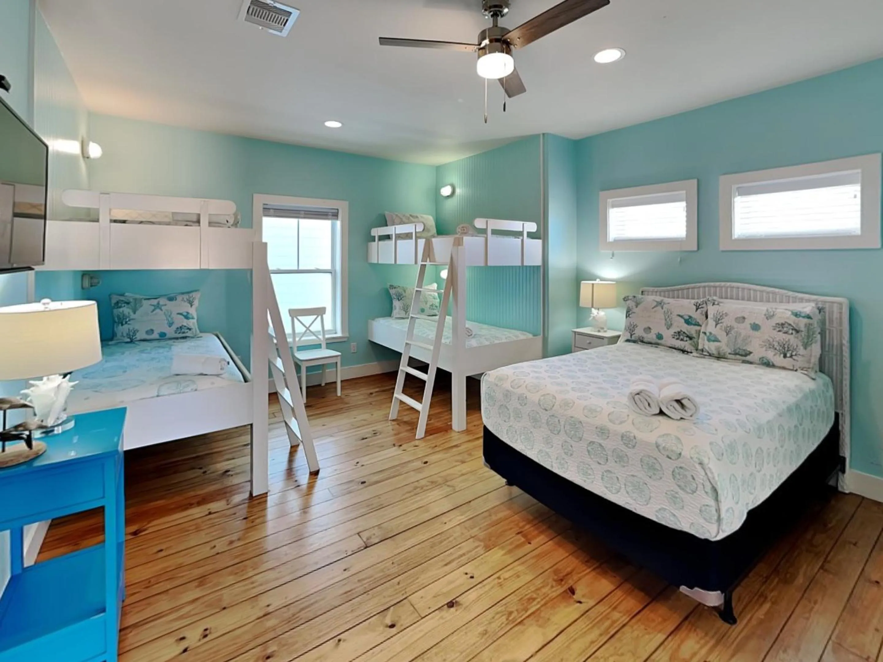 Bed in Turtle Paradise