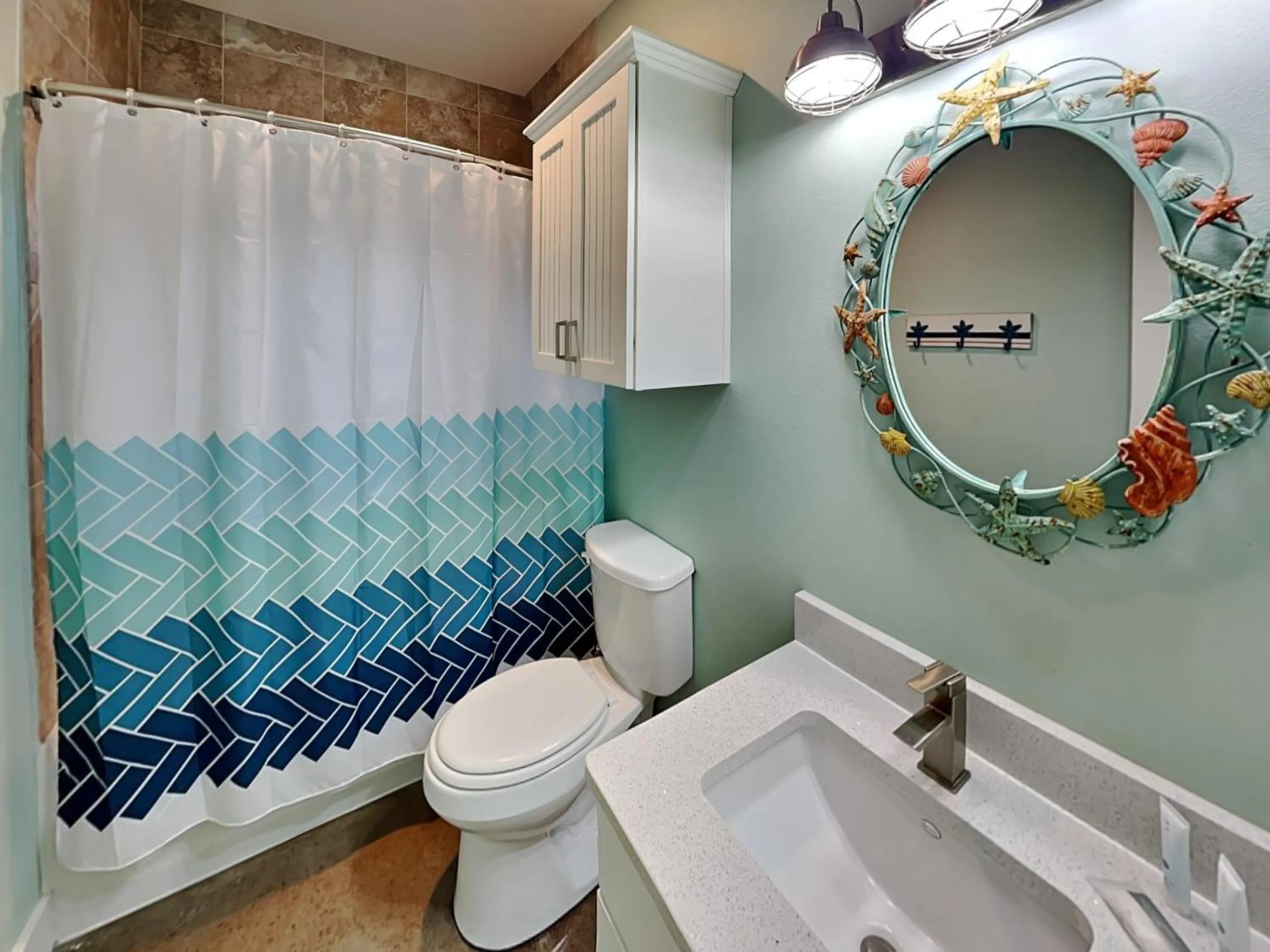 Shower in Turtle Paradise