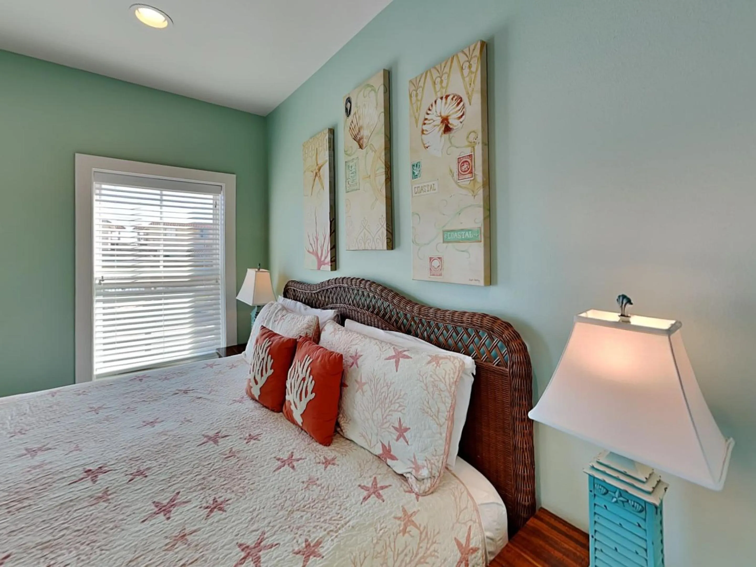 Bed in Turtle Paradise