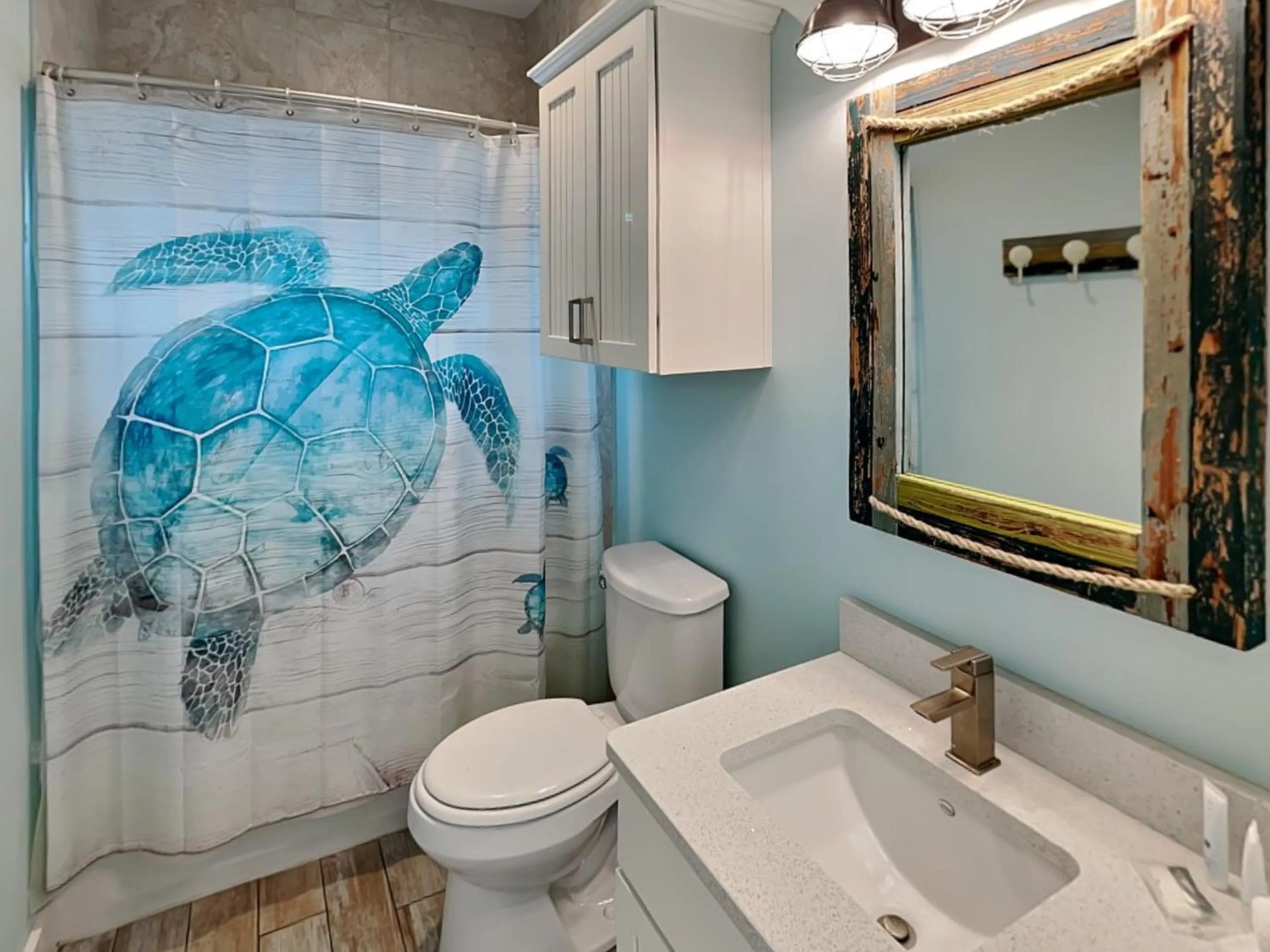 Shower in Turtle Paradise