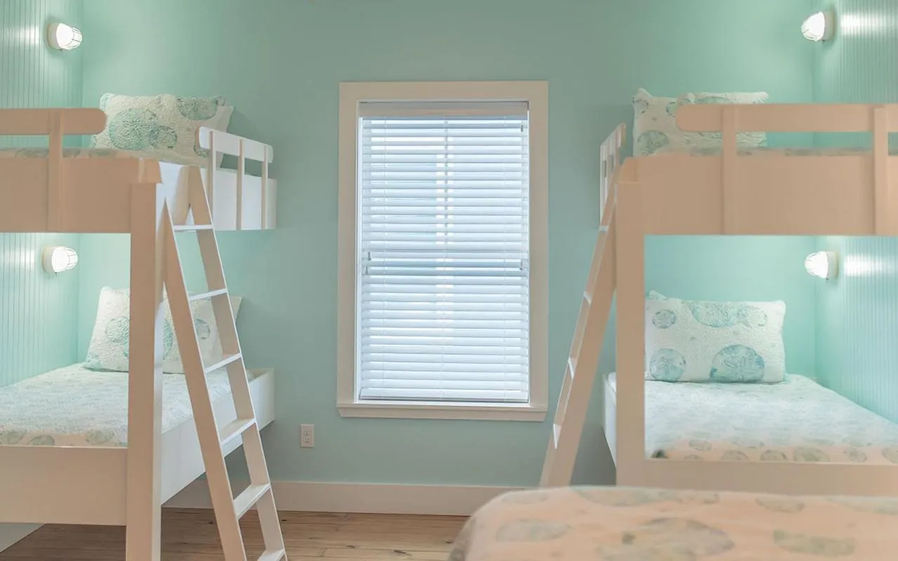 Property building, Bed in Turtle Paradise