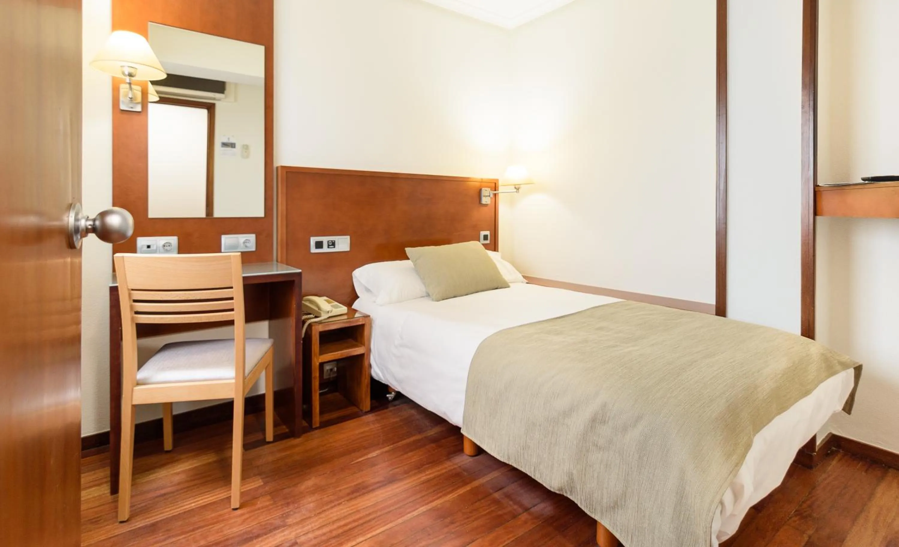 Photo of the whole room, Bed in México PR