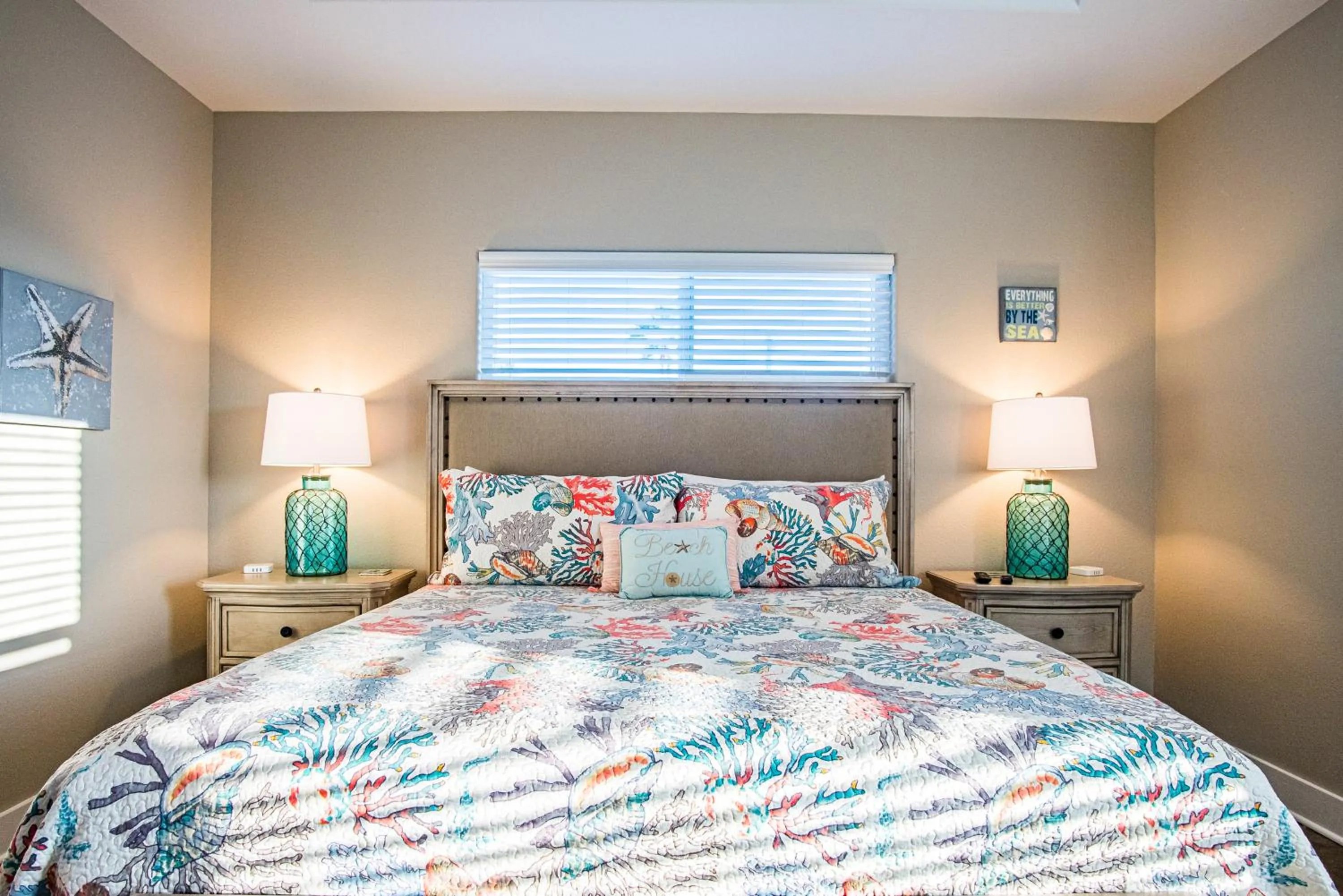 Property building, Bed in Tortuga Landing