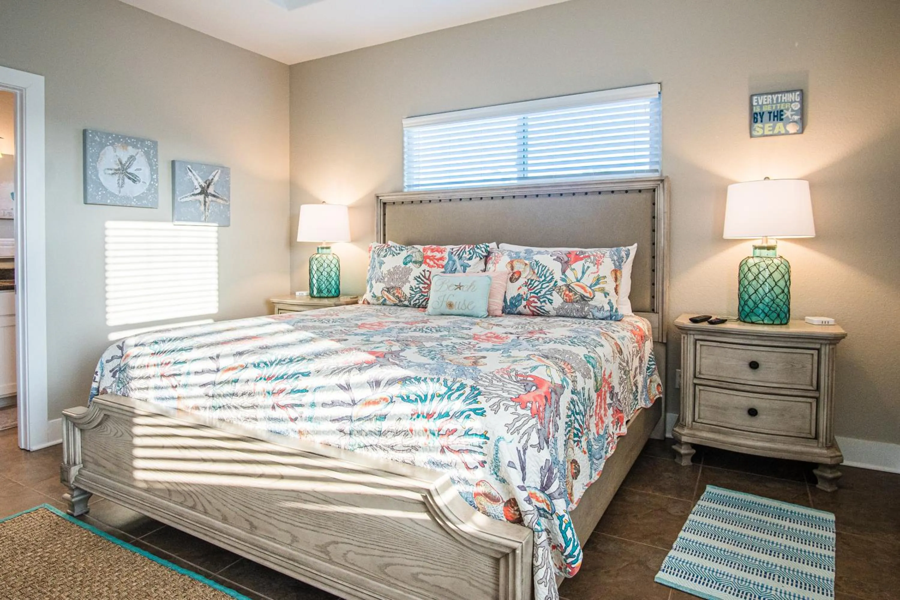 Property building, Bed in Tortuga Landing